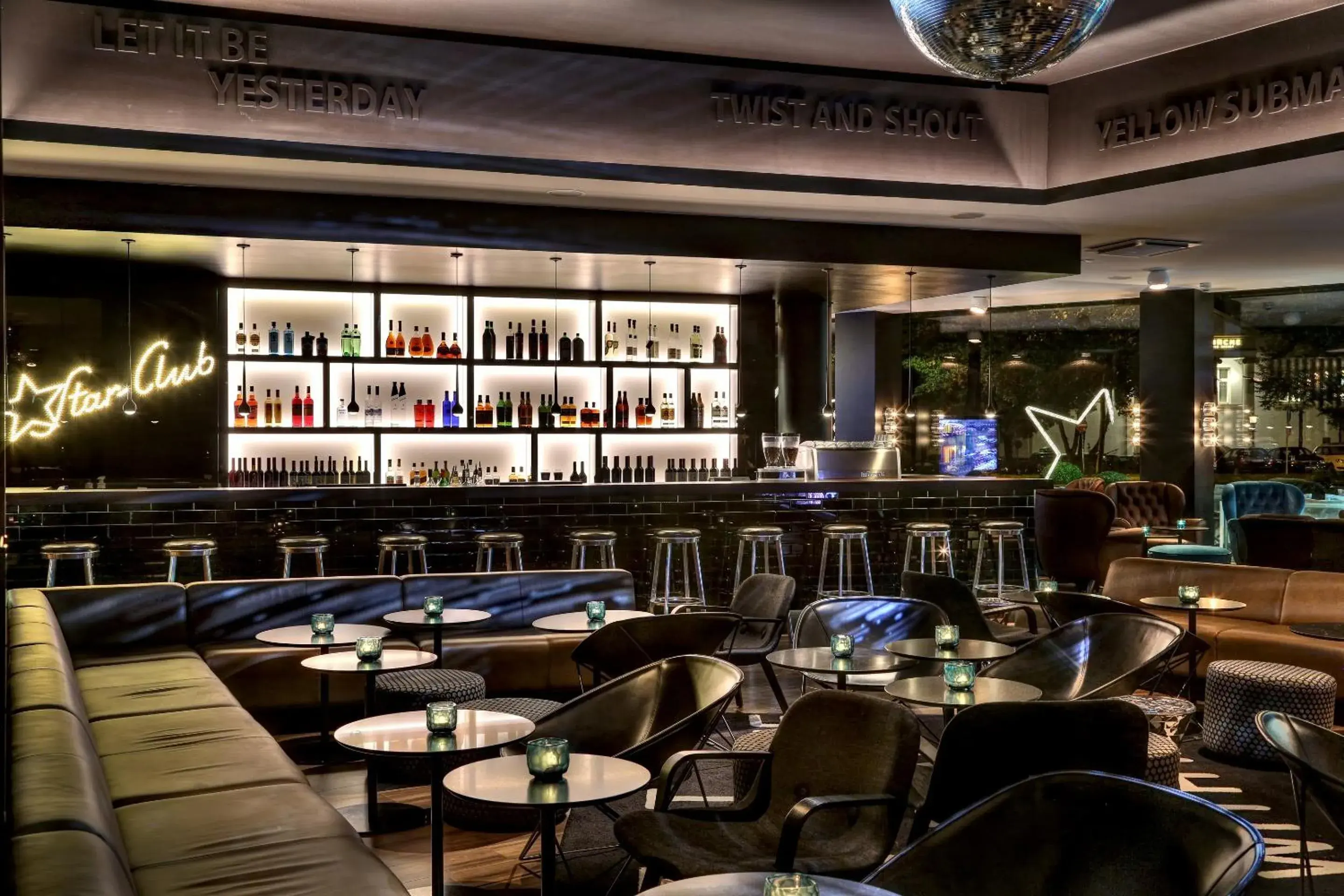 Lounge or bar, Restaurant/Places to Eat in Motel One Hamburg am Michel