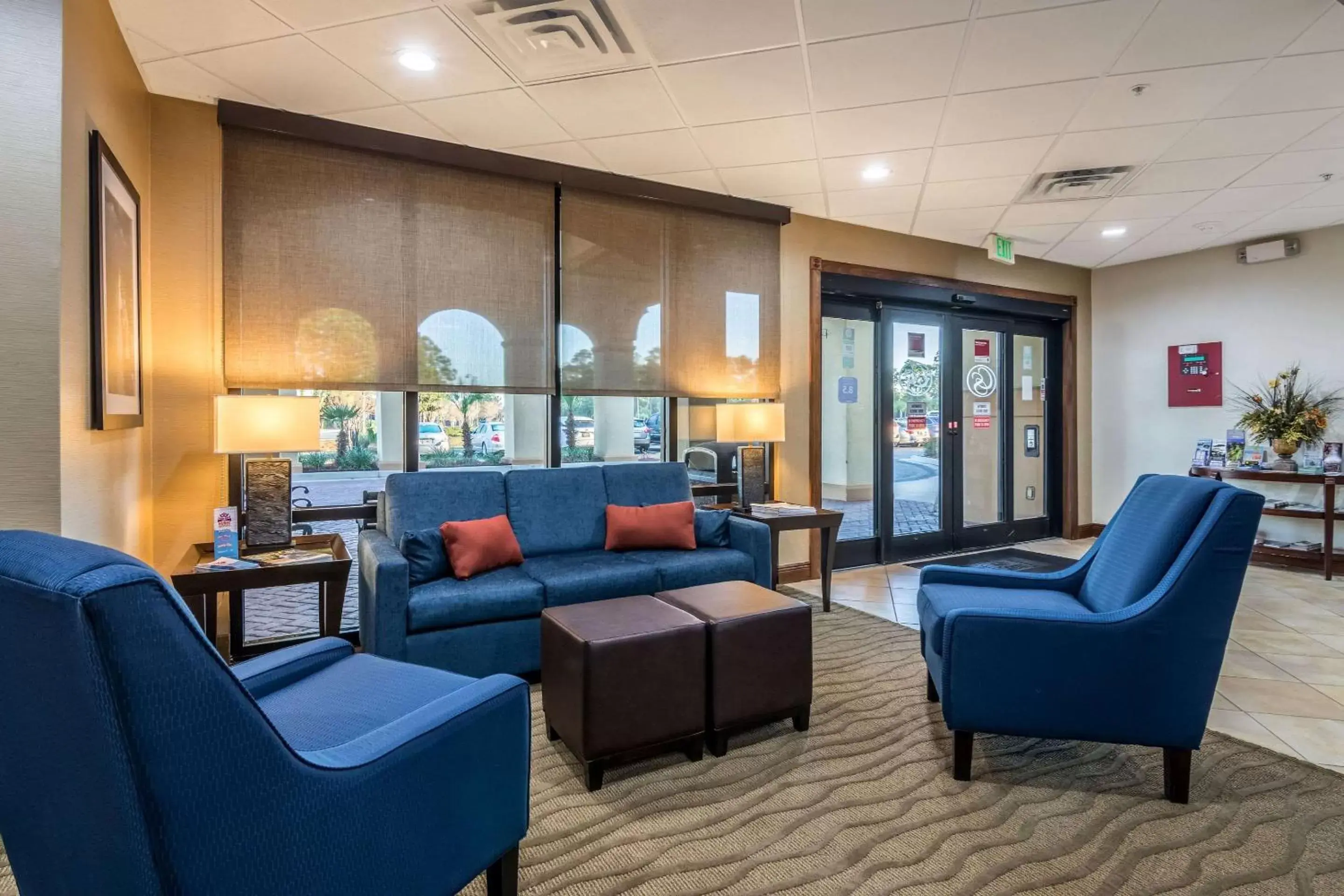 Lobby or reception, Seating Area in Comfort Suites