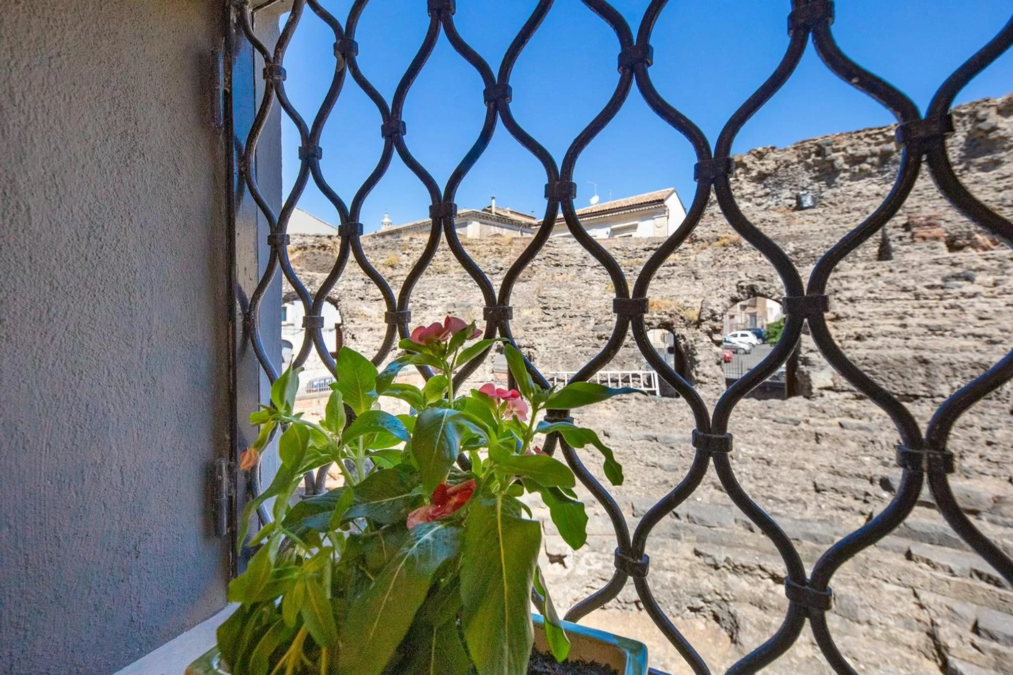 Nearby landmark in Home dentro il teatro