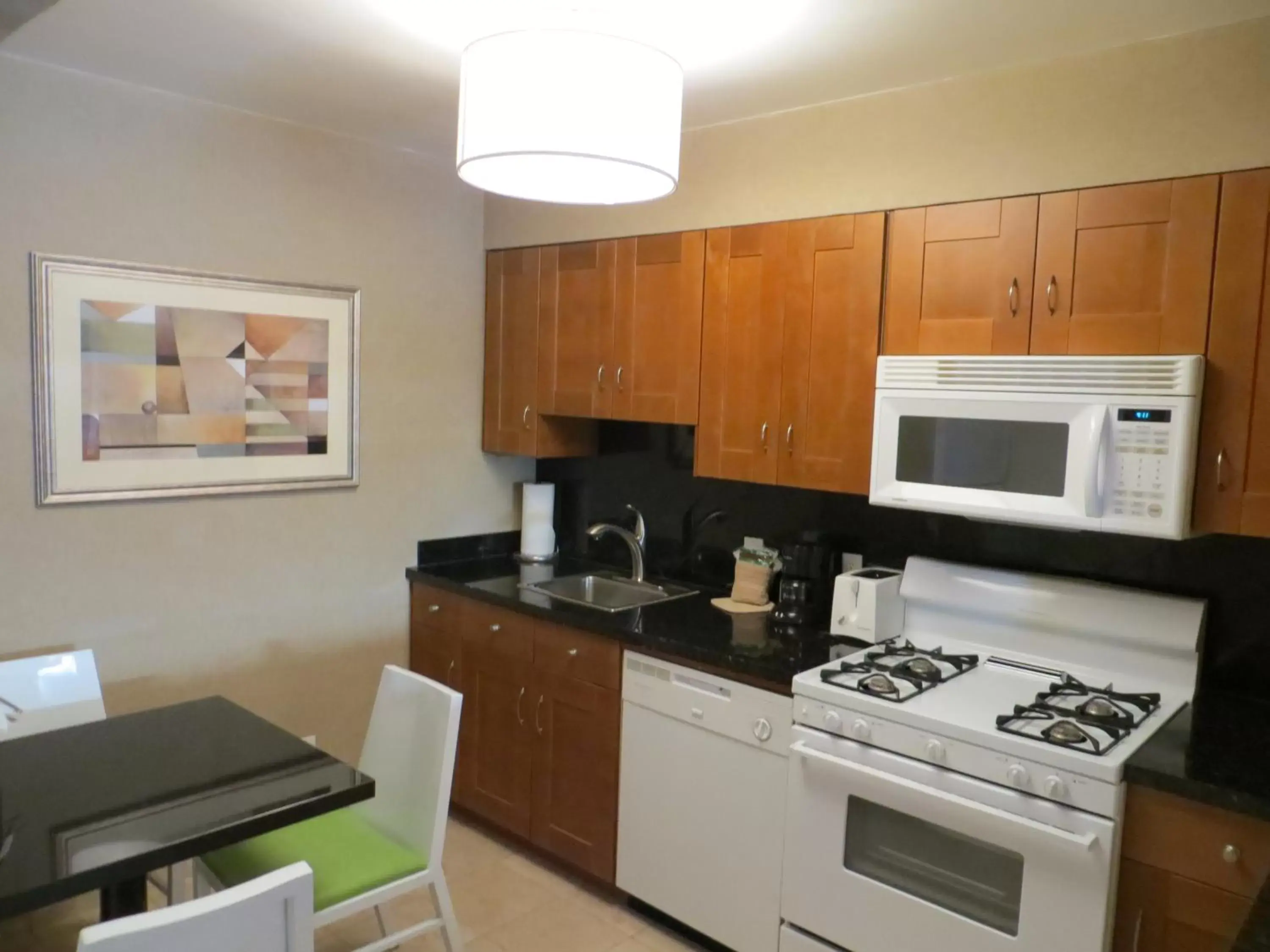 Kitchen or kitchenette, Kitchen/Kitchenette in 7 Springs Inn & Suites