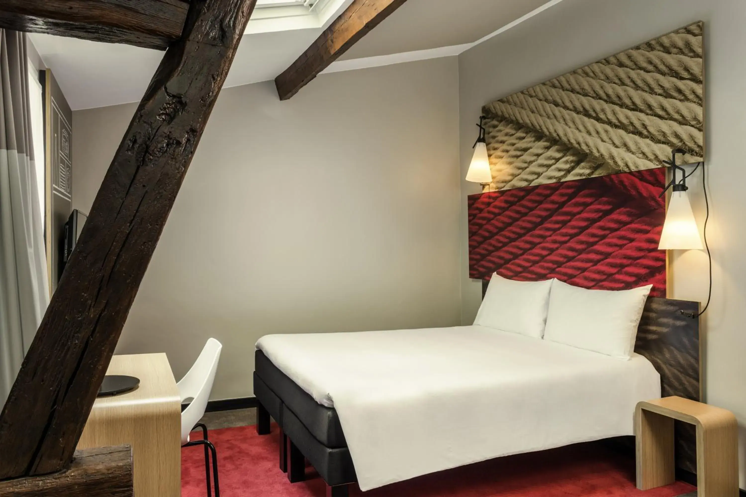 Photo of the whole room, Bed in ibis Paris Avenue de la Republique