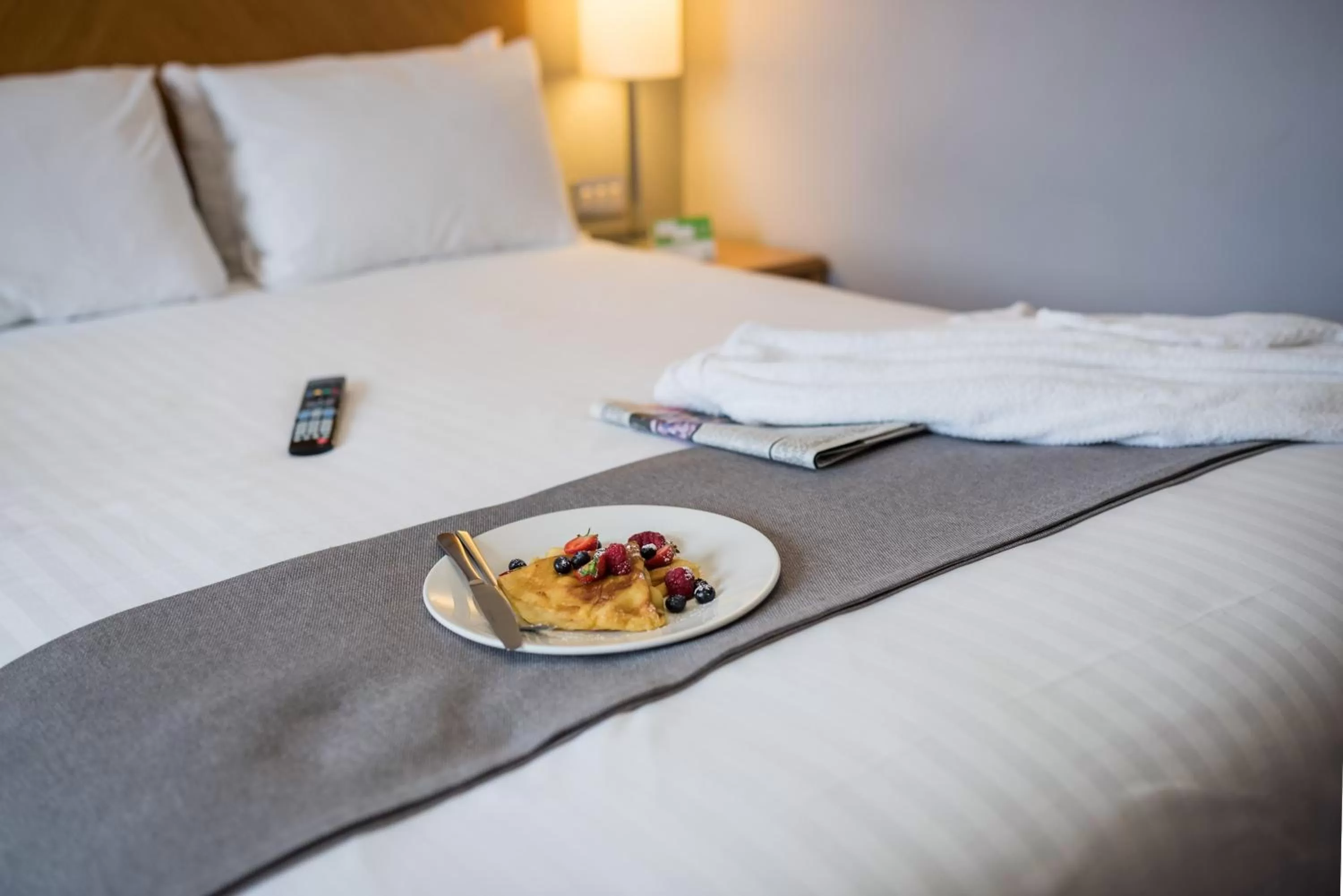 Photo of the whole room, Bed in Holiday Inn Manchester West by IHG