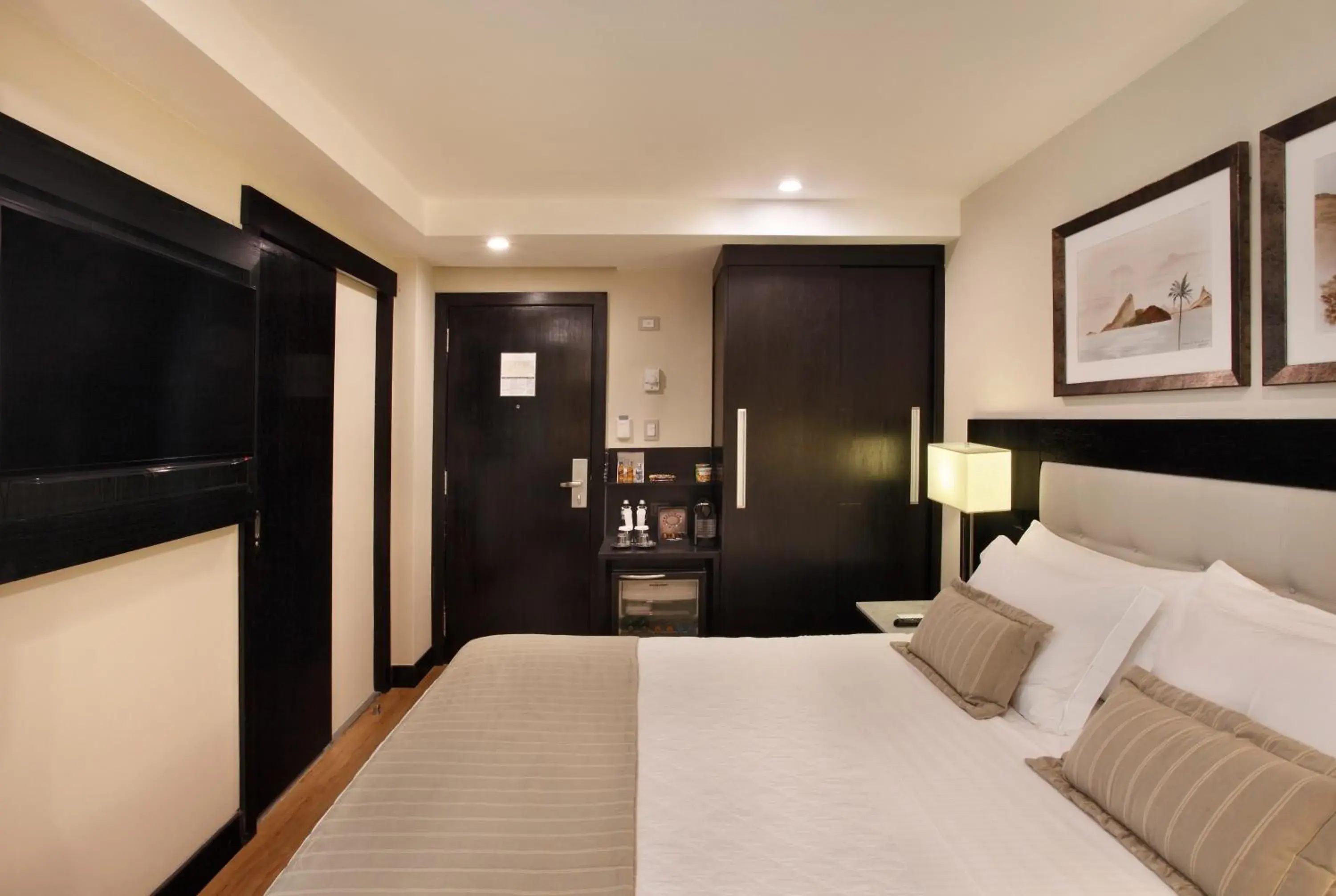Bed in Miramar Hotel By Windsor