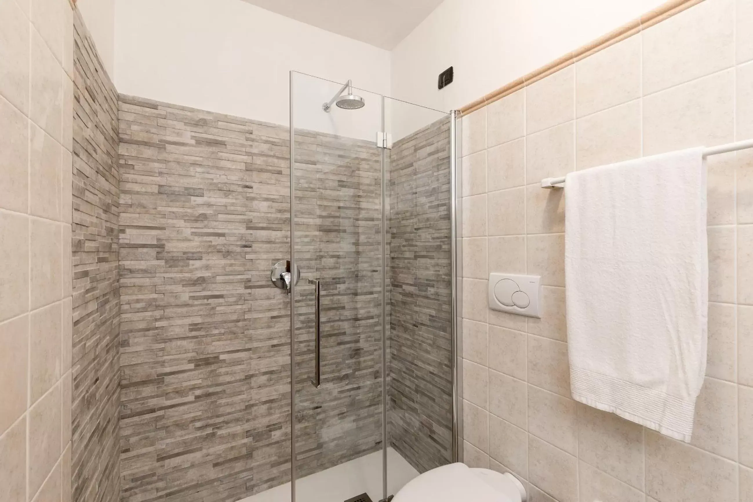 Shower, Bathroom in Hotel San Marco