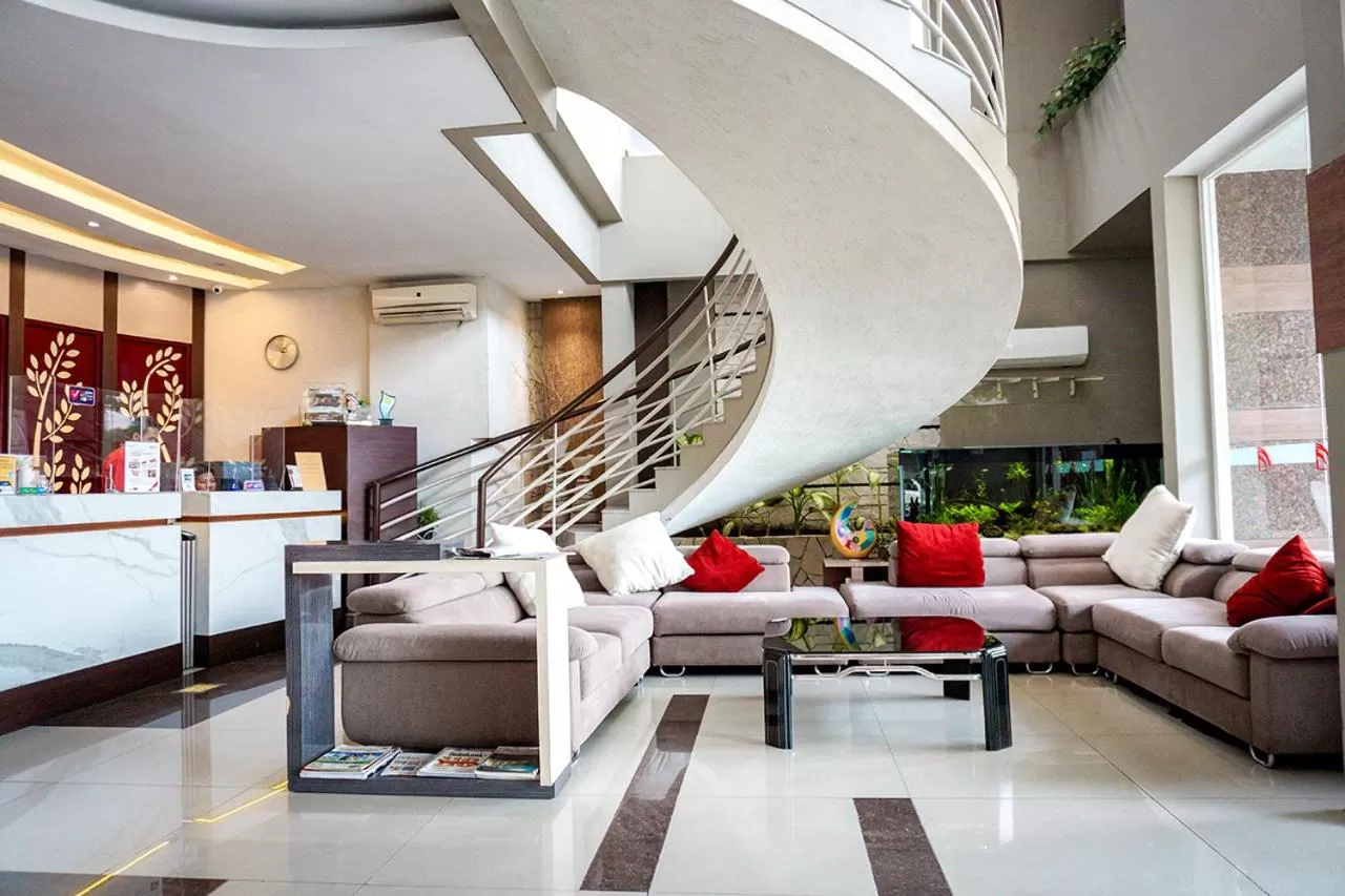Lobby or reception in Andelir Hotel Simpang Lima Semarang