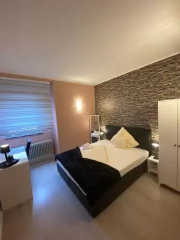 Single Room with Shared Shower and Toilet - single occupancy - Annex in Hotel Sophia Single Room with Shared Shower and Toilet - single occupancy - Annex in Hotel Sophia