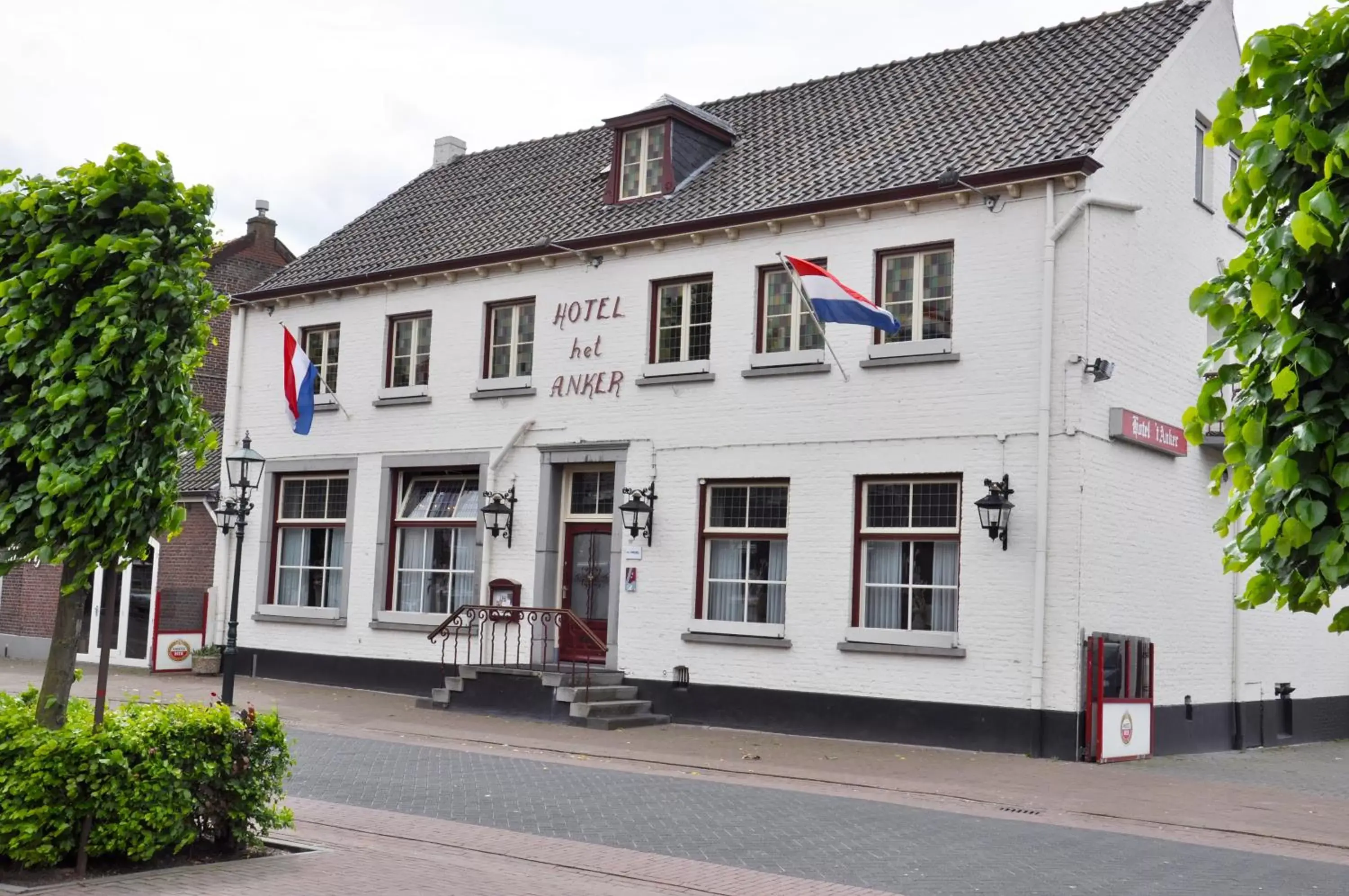 Facade/entrance, Property Building in Hotel Het Anker