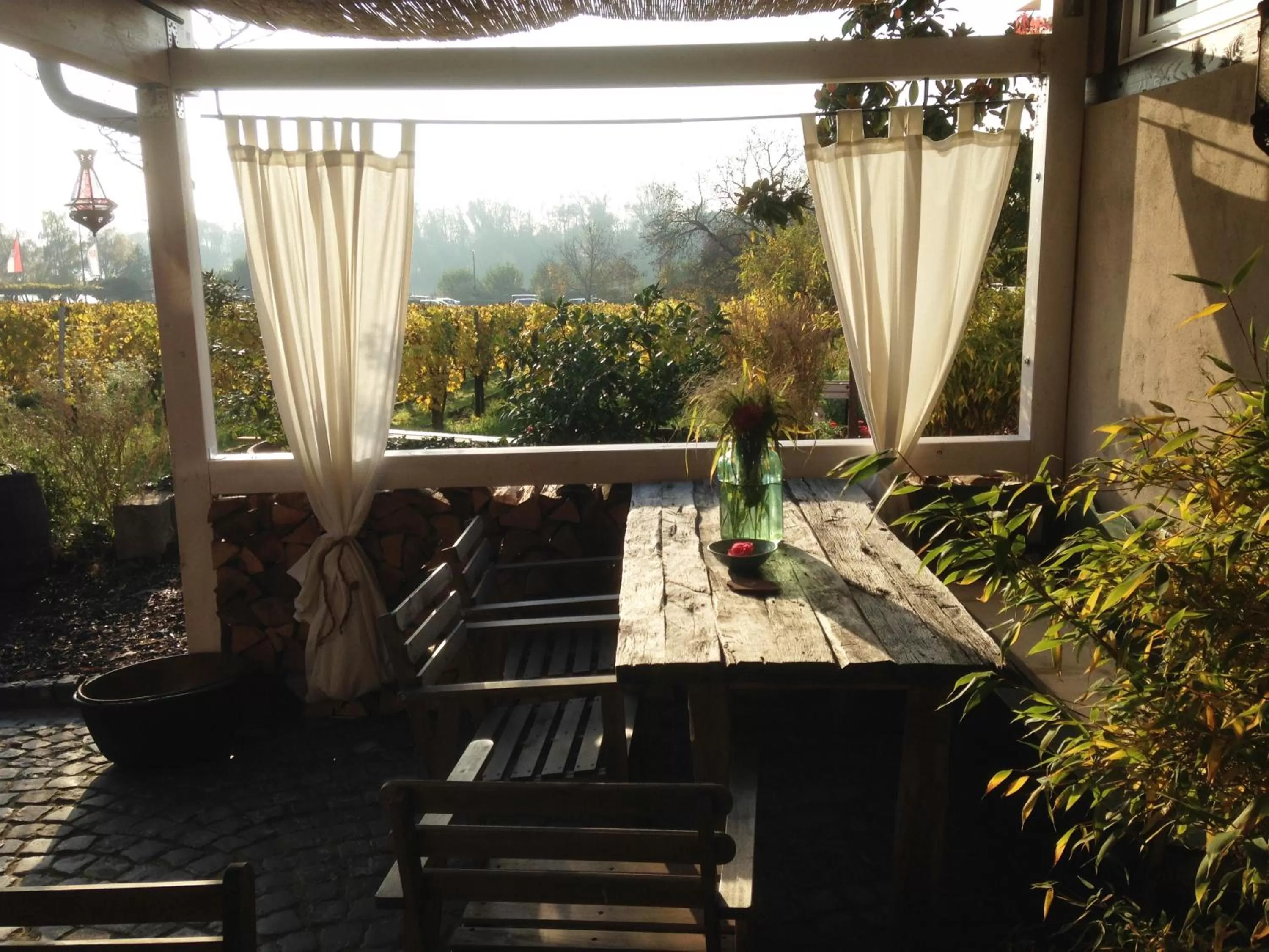 Restaurant/places to eat in Liegen;schaft Guesthouse