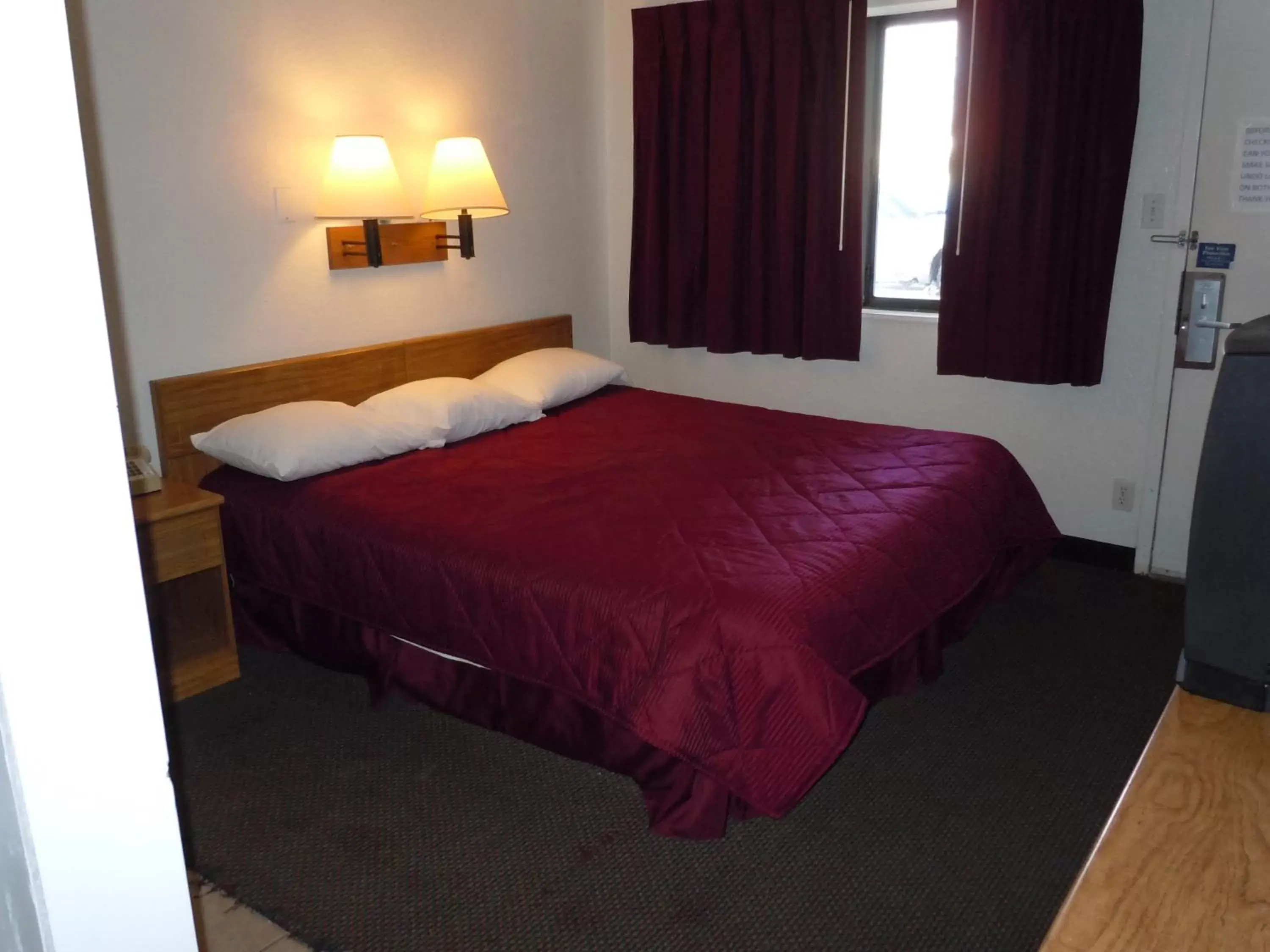 Day, Bed in Travelodge by Wyndham Grand Rapids North