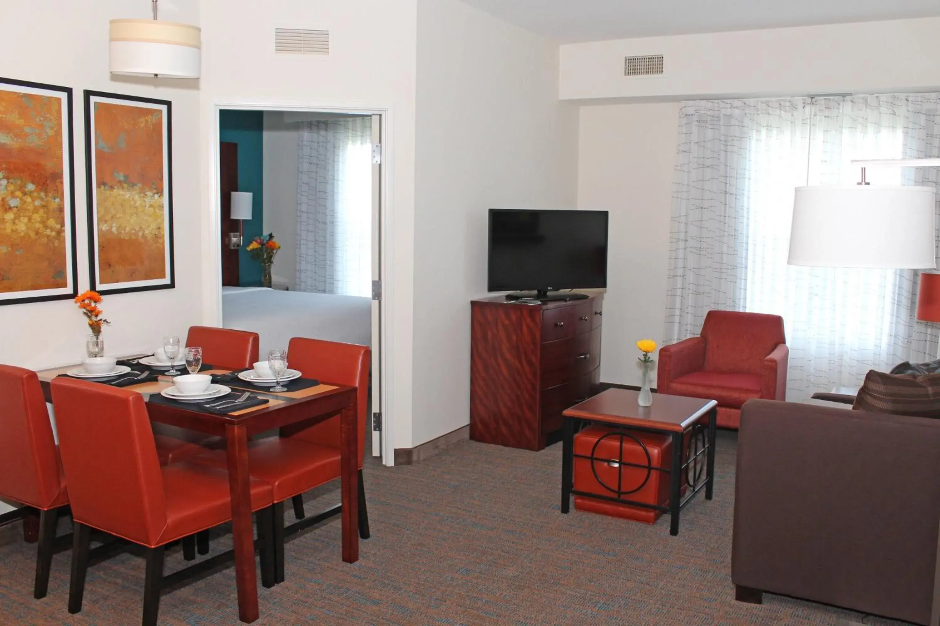 Bedroom, TV/Entertainment Center in Residence Inn by Marriott Sebring