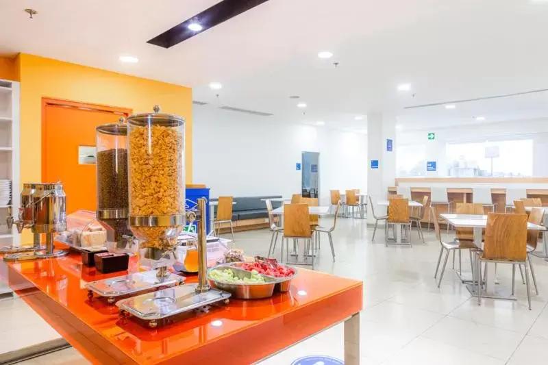 Breakfast, Restaurant/Places to Eat in Sleep Inn Leon Antares