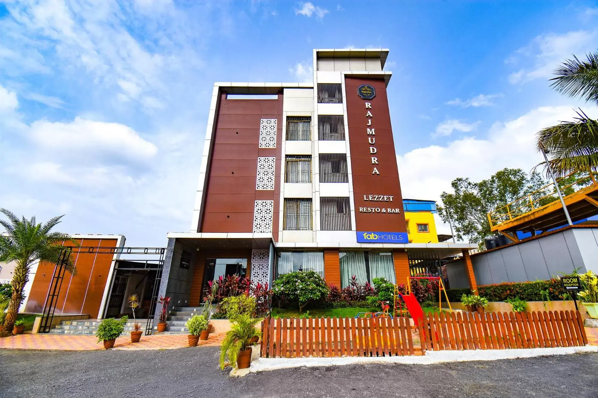 Property Building in FabHotel Prime Rajmudra Property Building in FabHotel Prime Rajmudra