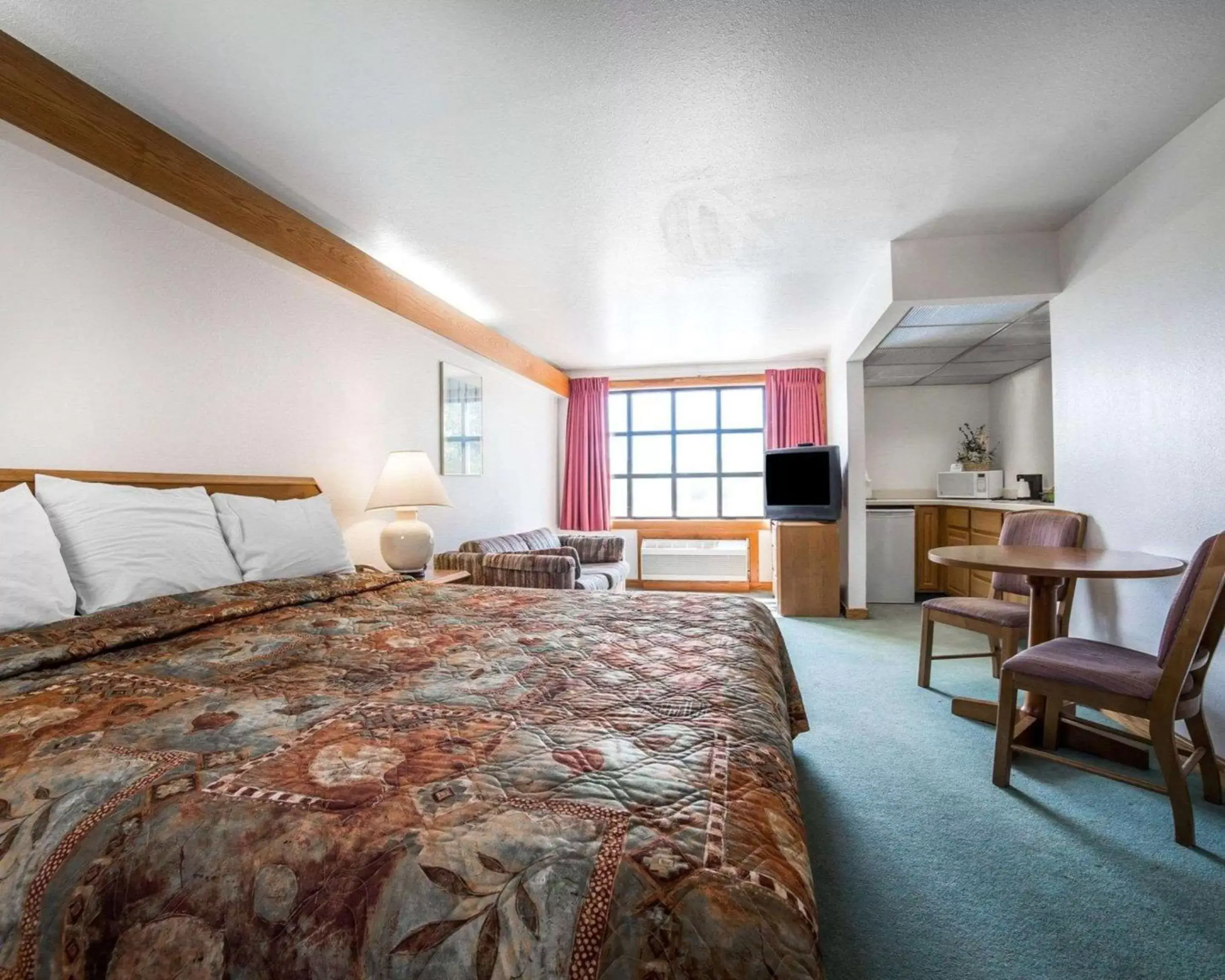 Photo of the whole room, Bed in Rodeway Inn Billings Logan Intl Airport, Near St. Vincent Hospital