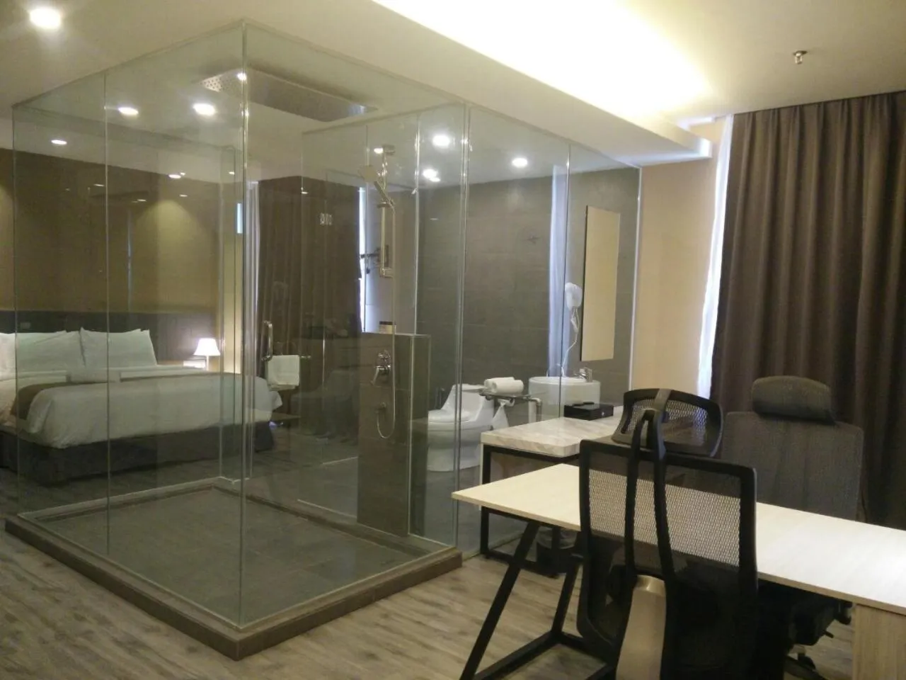 Photo of the whole room, Bed in The Leverage Business hotel (Skudai)