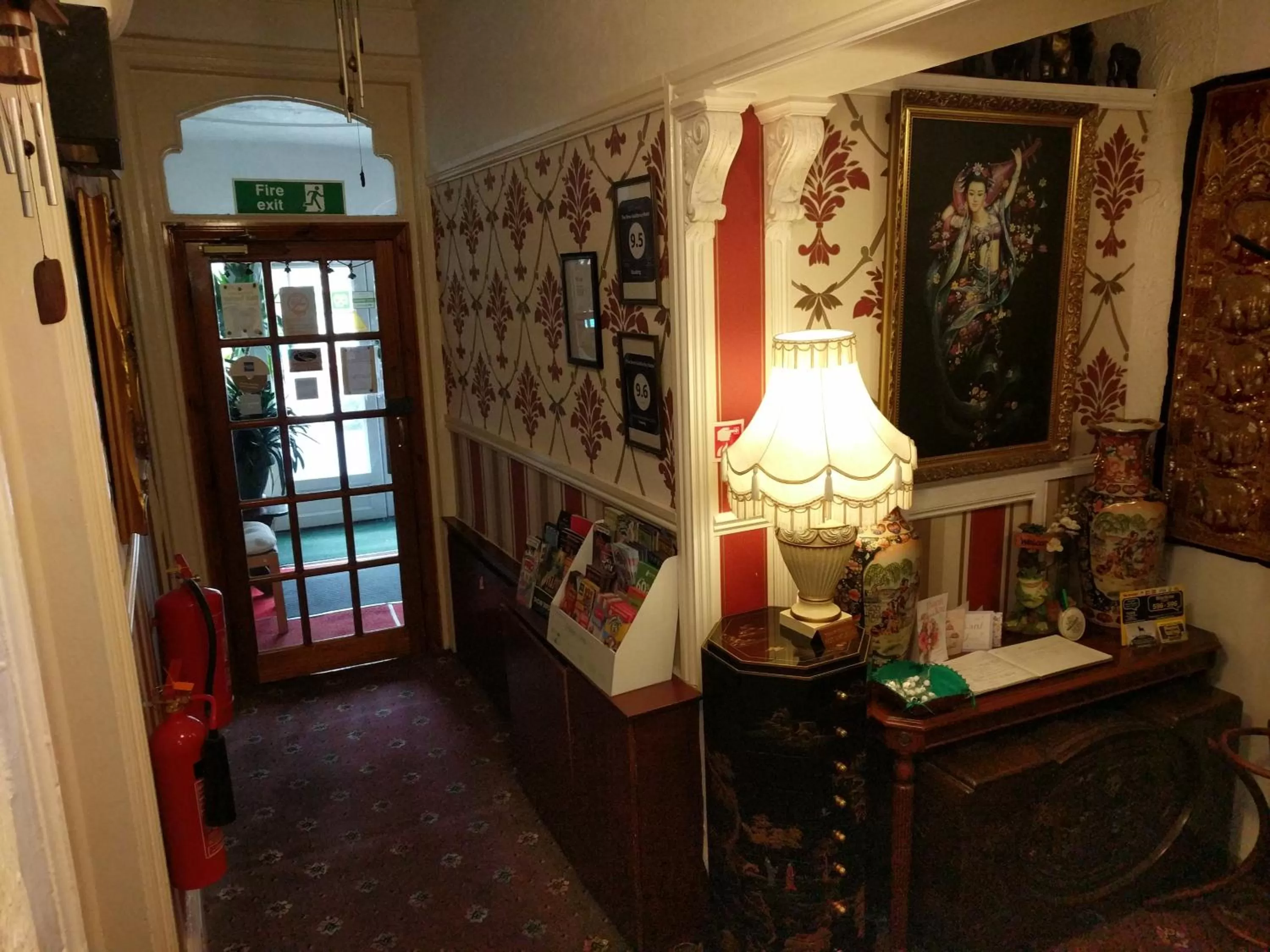 Lobby or reception in The New Guilderoy Hotel