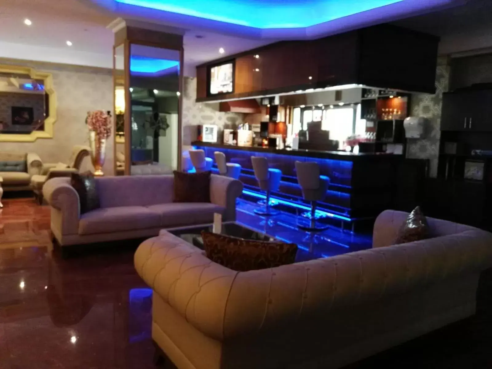 Restaurant/places to eat, Lounge/Bar in Hermanos Hotel