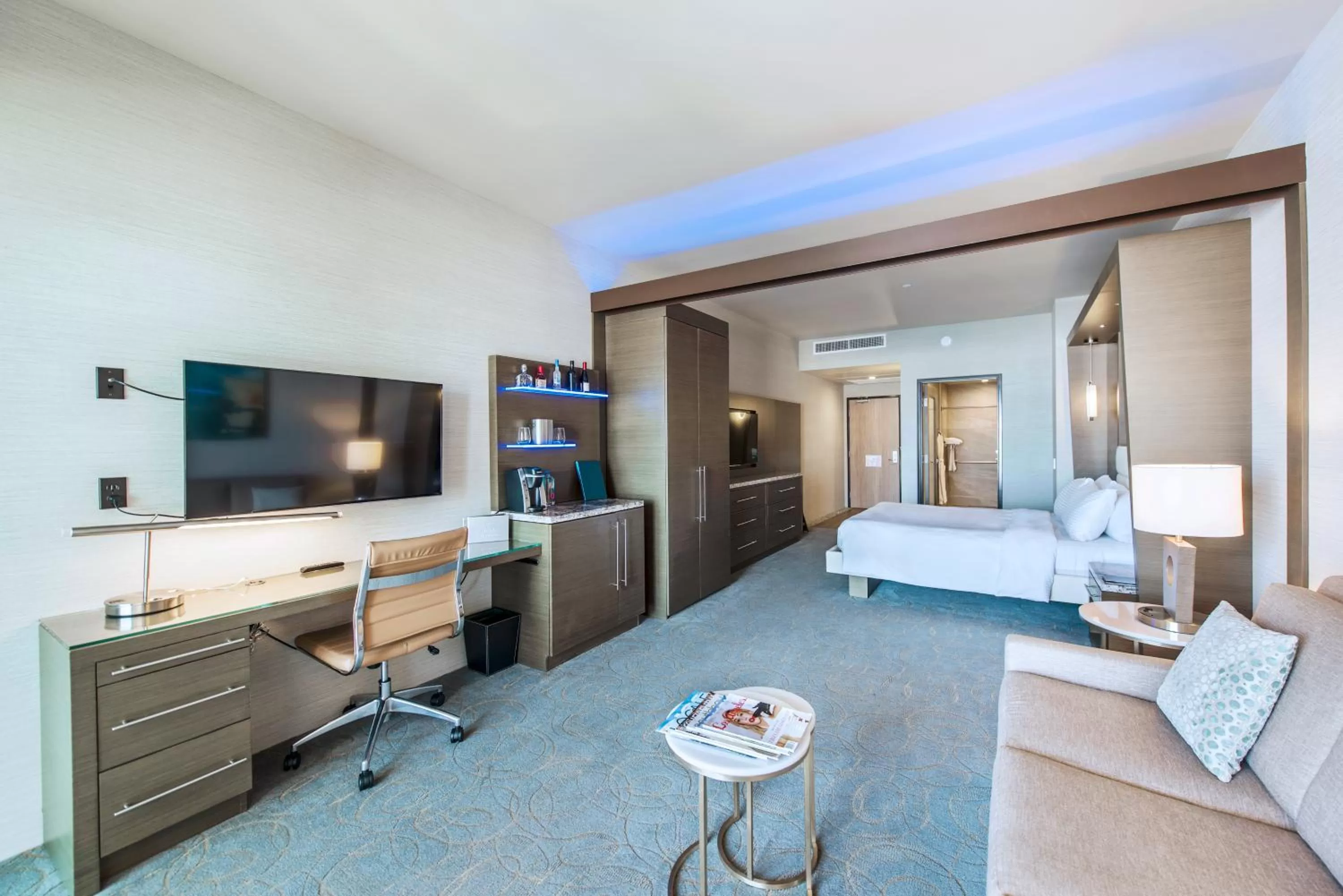 TV and multimedia, Bed in Shade Hotel Redondo Beach