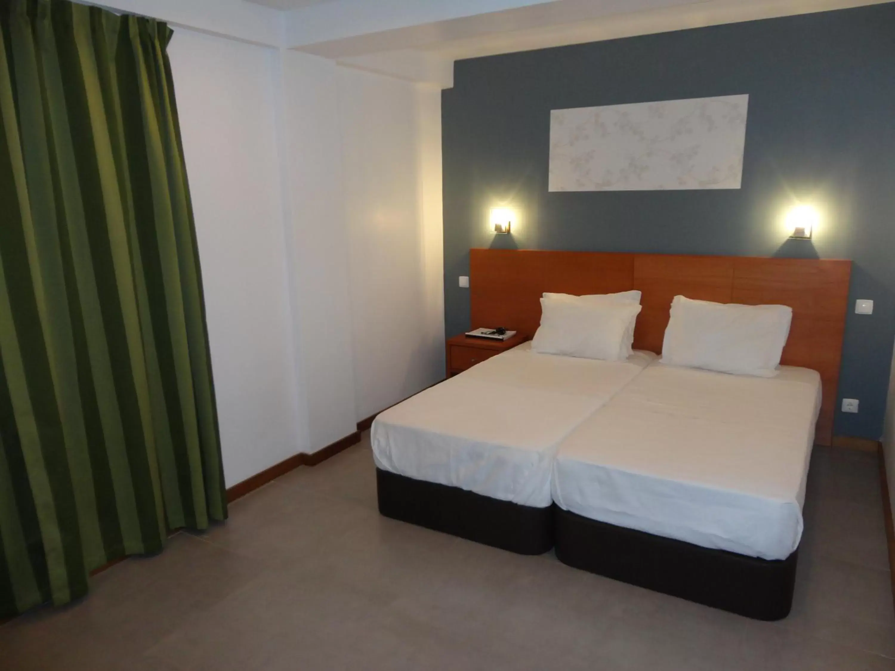 Bedroom, Bed in Inn Luanda