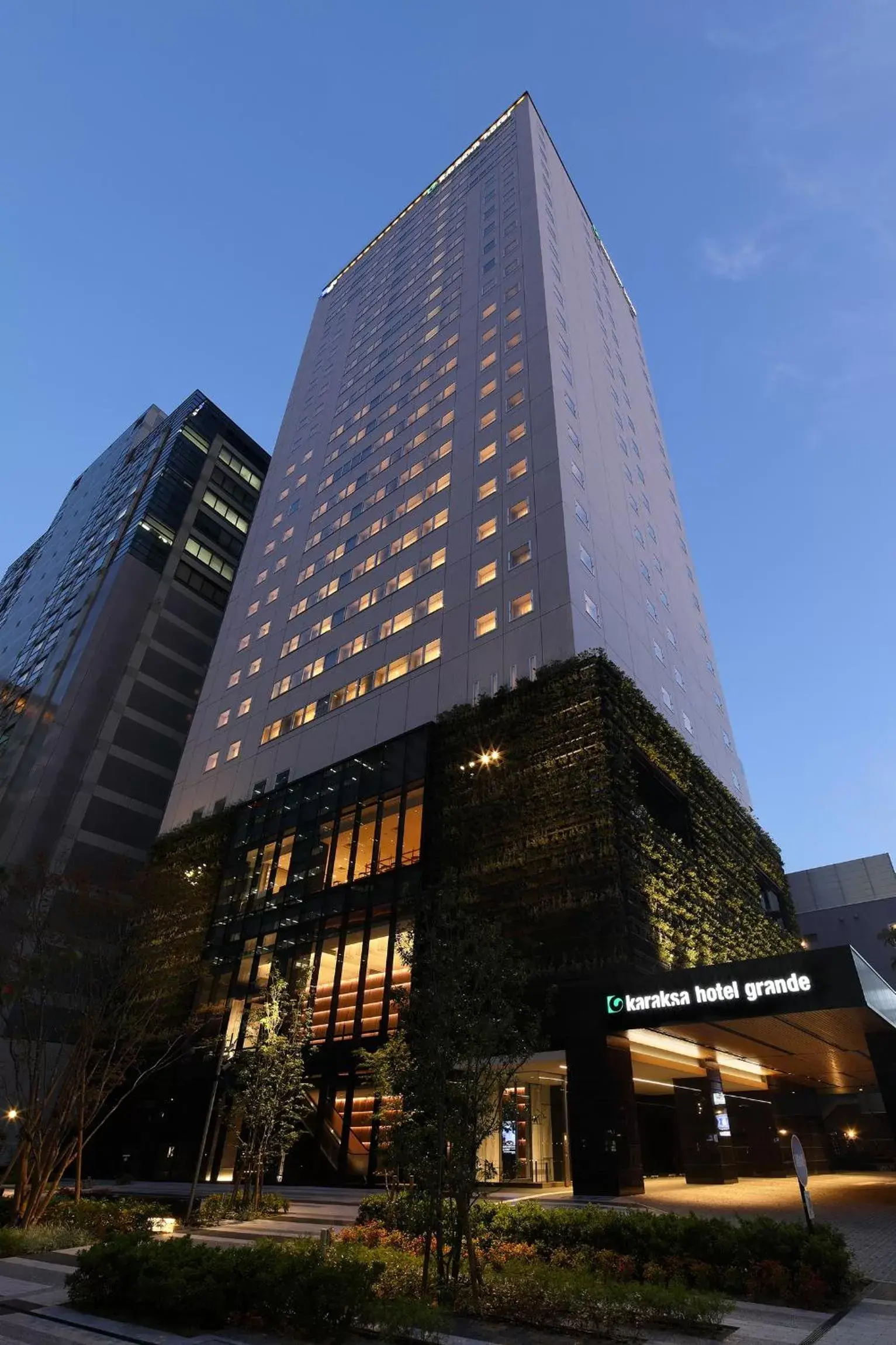 Property Building in karaksa hotel grande Shin-Osaka Tower