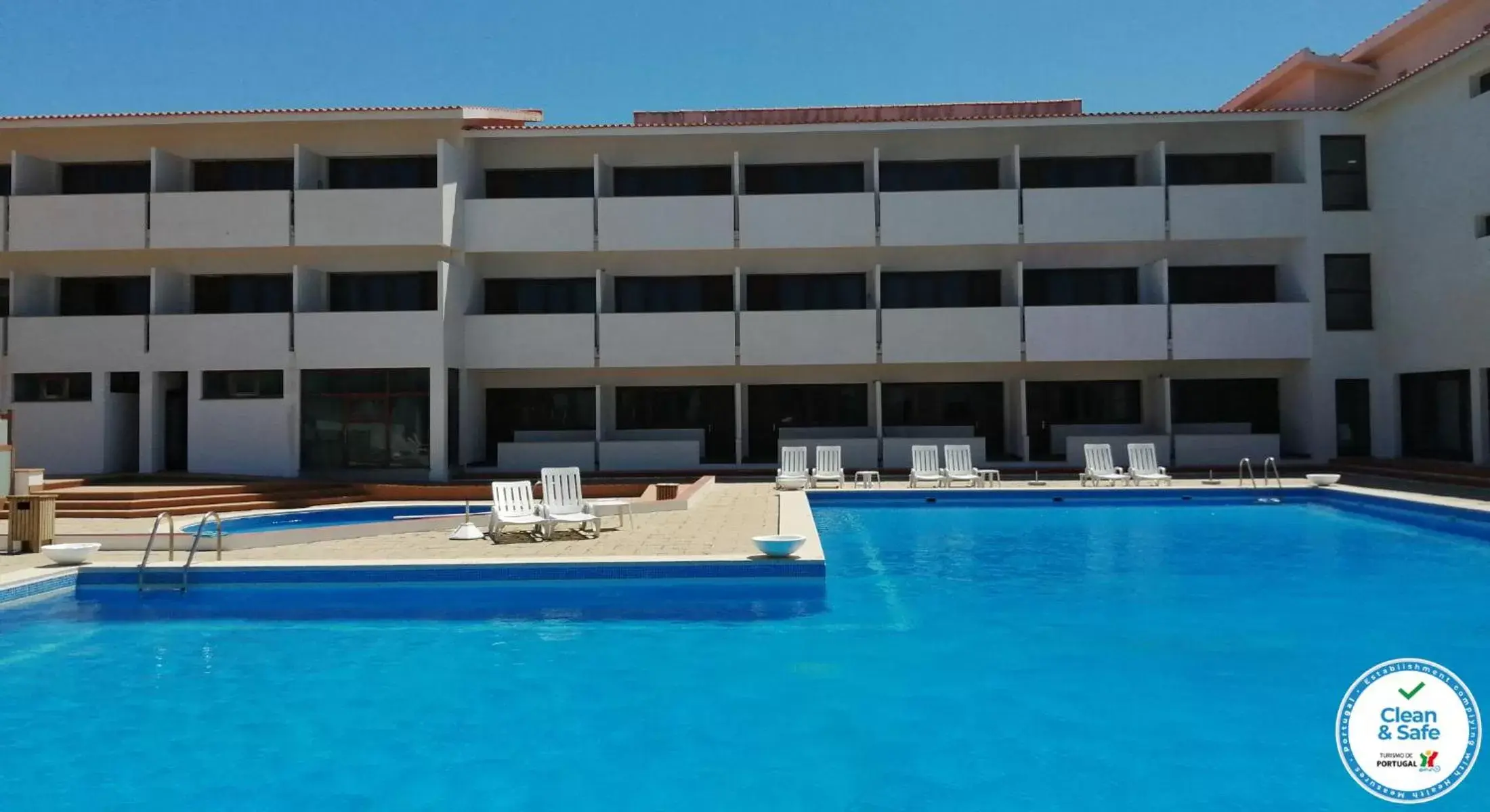 Swimming pool, Property Building in Hotel Santo Andre