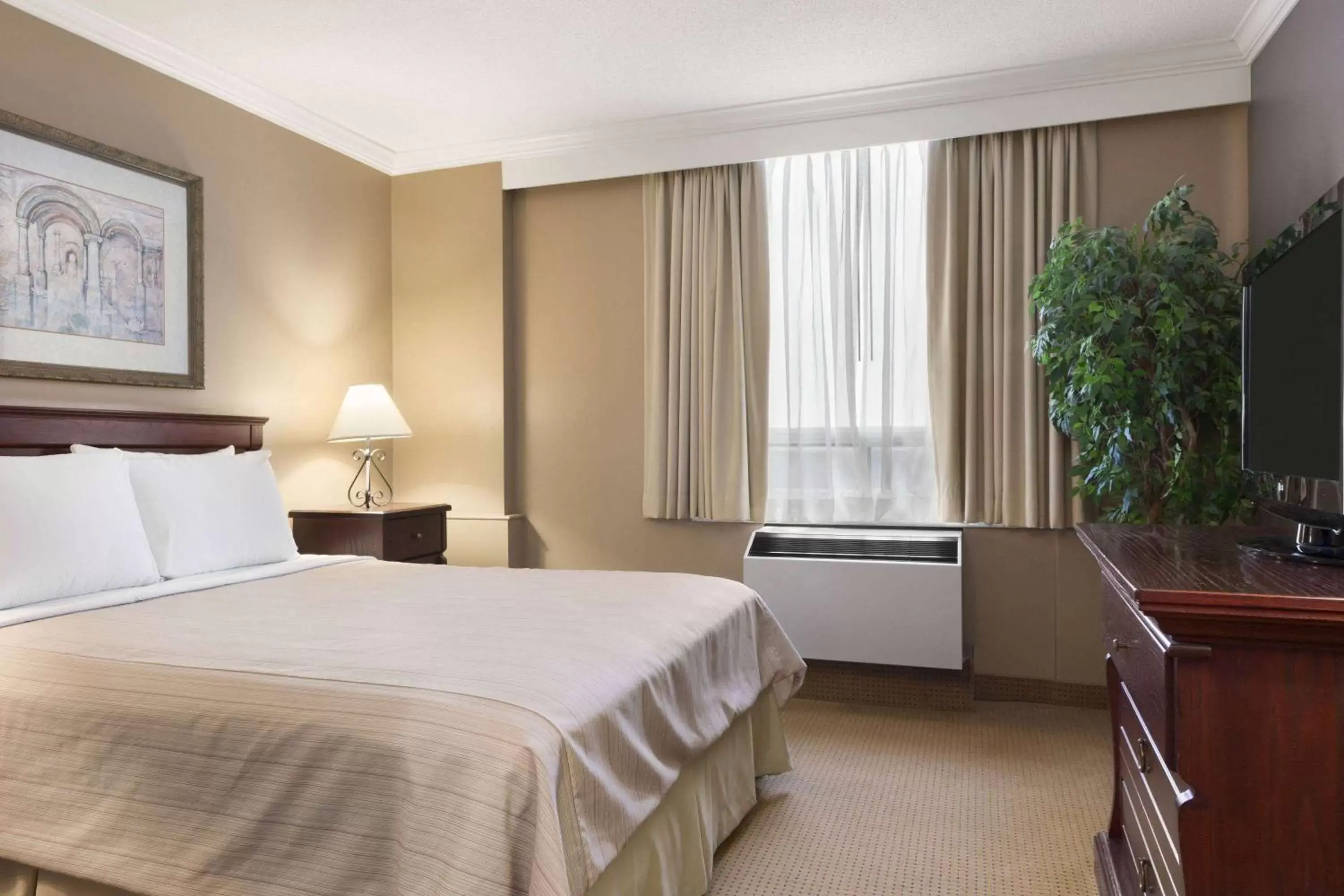 Photo of the whole room, Bed in Days Inn by Wyndham Ottawa West