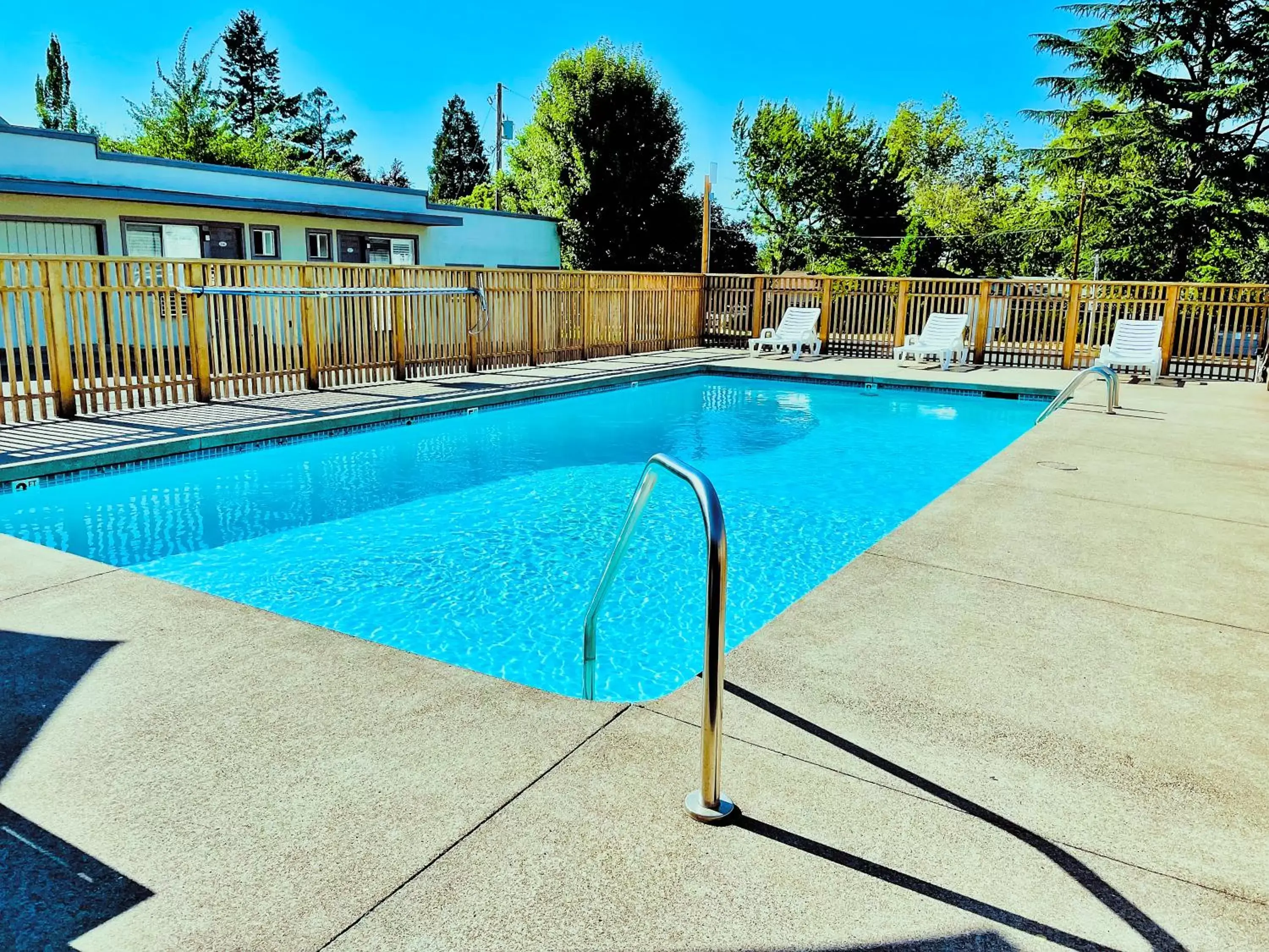 Swimming pool in Ashland Motel - Oregon Swimming pool in Ashland Motel - Oregon