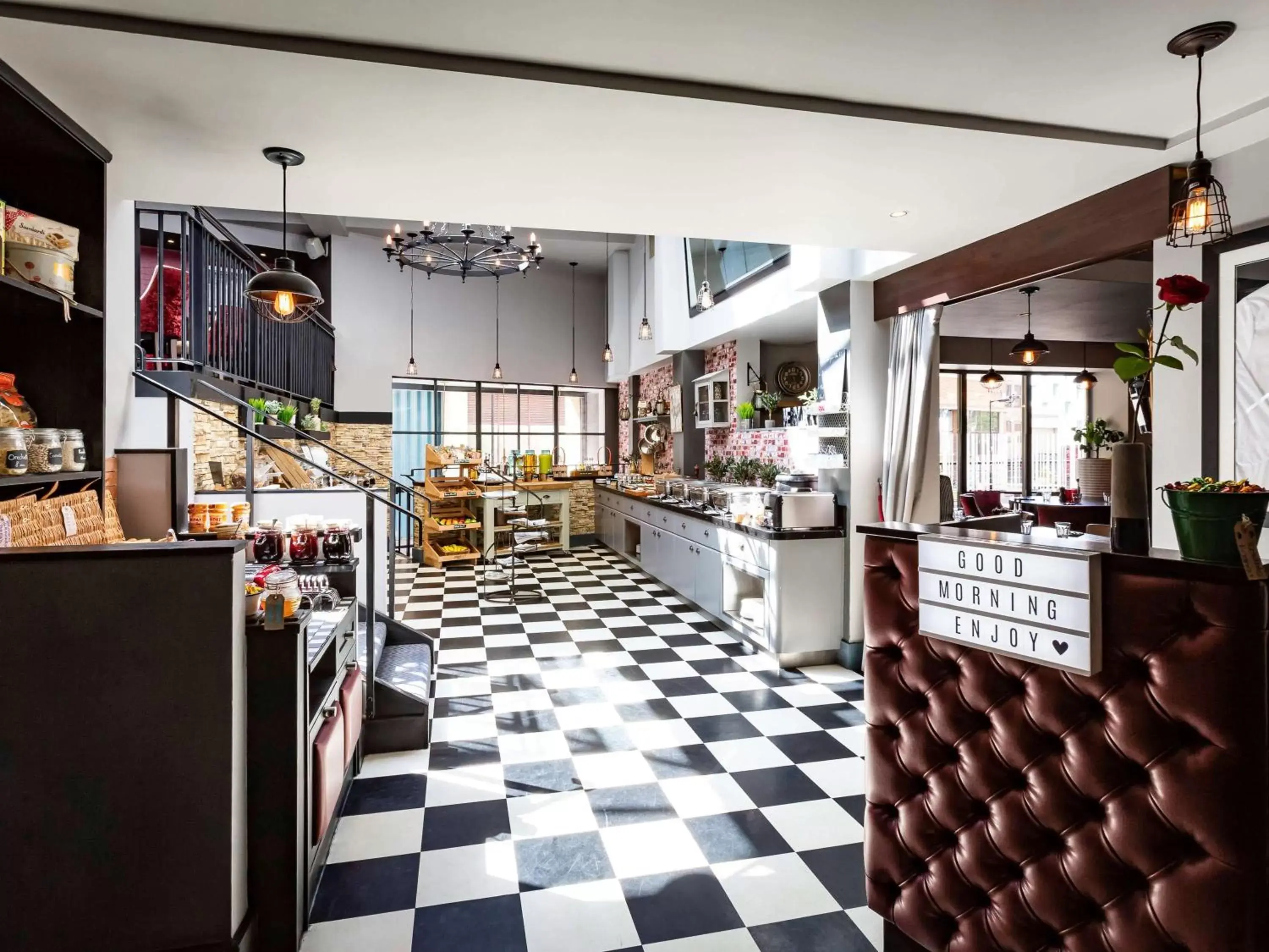 Restaurant/places to eat in Mercure London Bridge