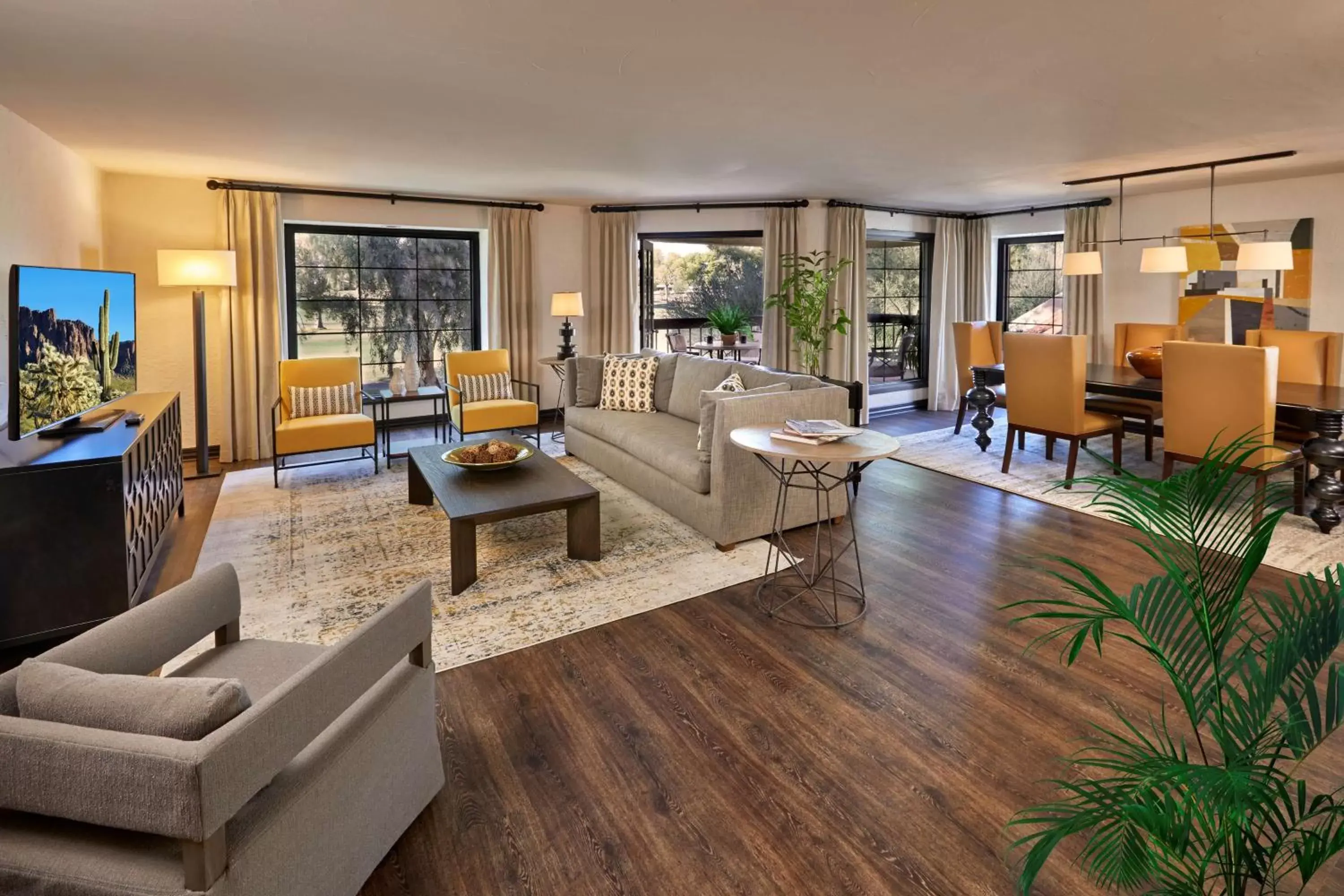 Bedroom, Seating Area in The Scottsdale Resort at McCormick Ranch