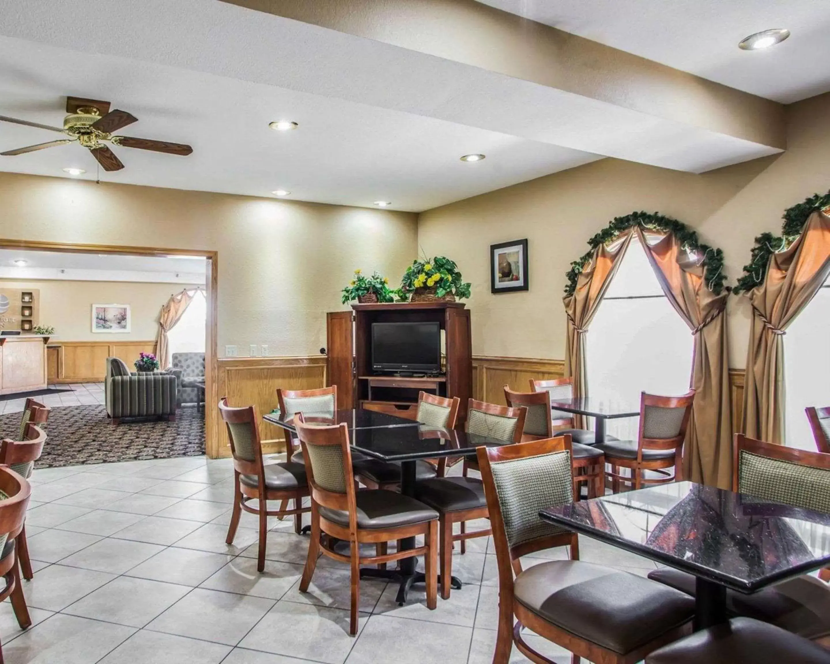 Restaurant/Places to Eat in Quality Inn Belton