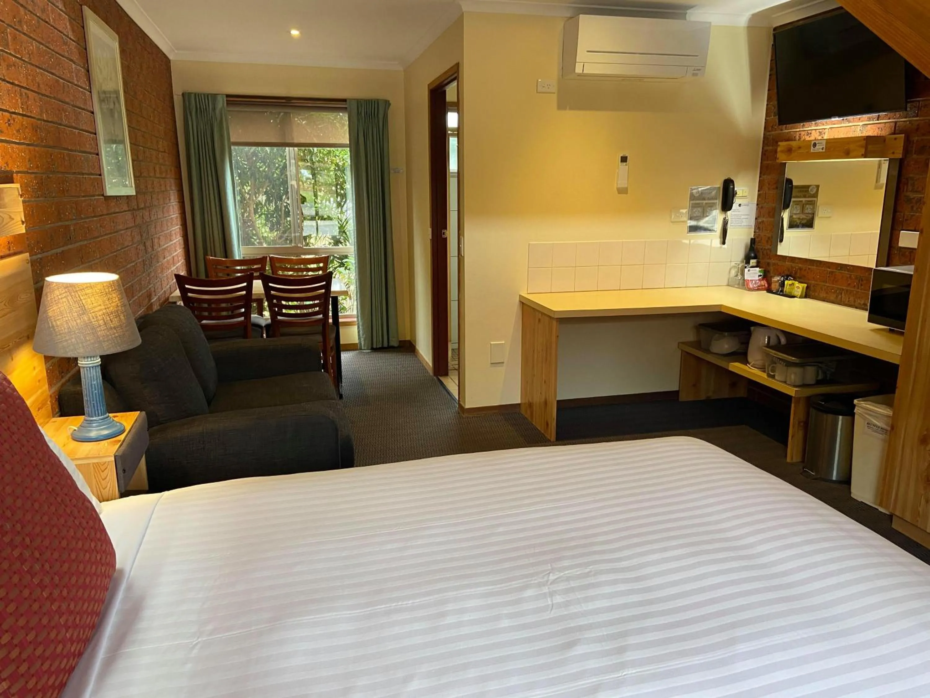 Bed in AAt 28 Goldsmith Motel