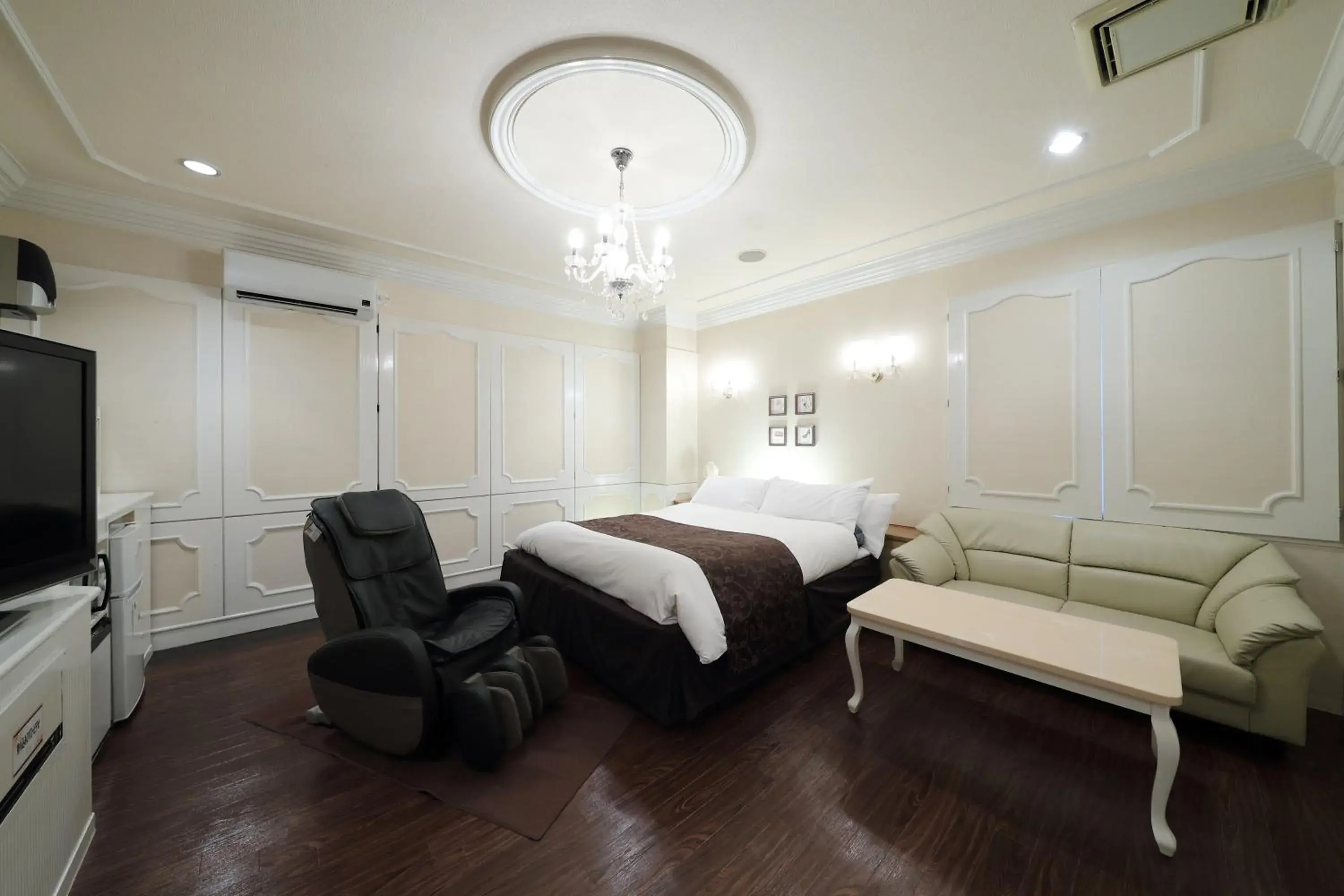 Photo of the whole room, Bed in Hotel Fine Garden Okayama II Photo of the whole room, Bed in Hotel Fine Garden Okayama II