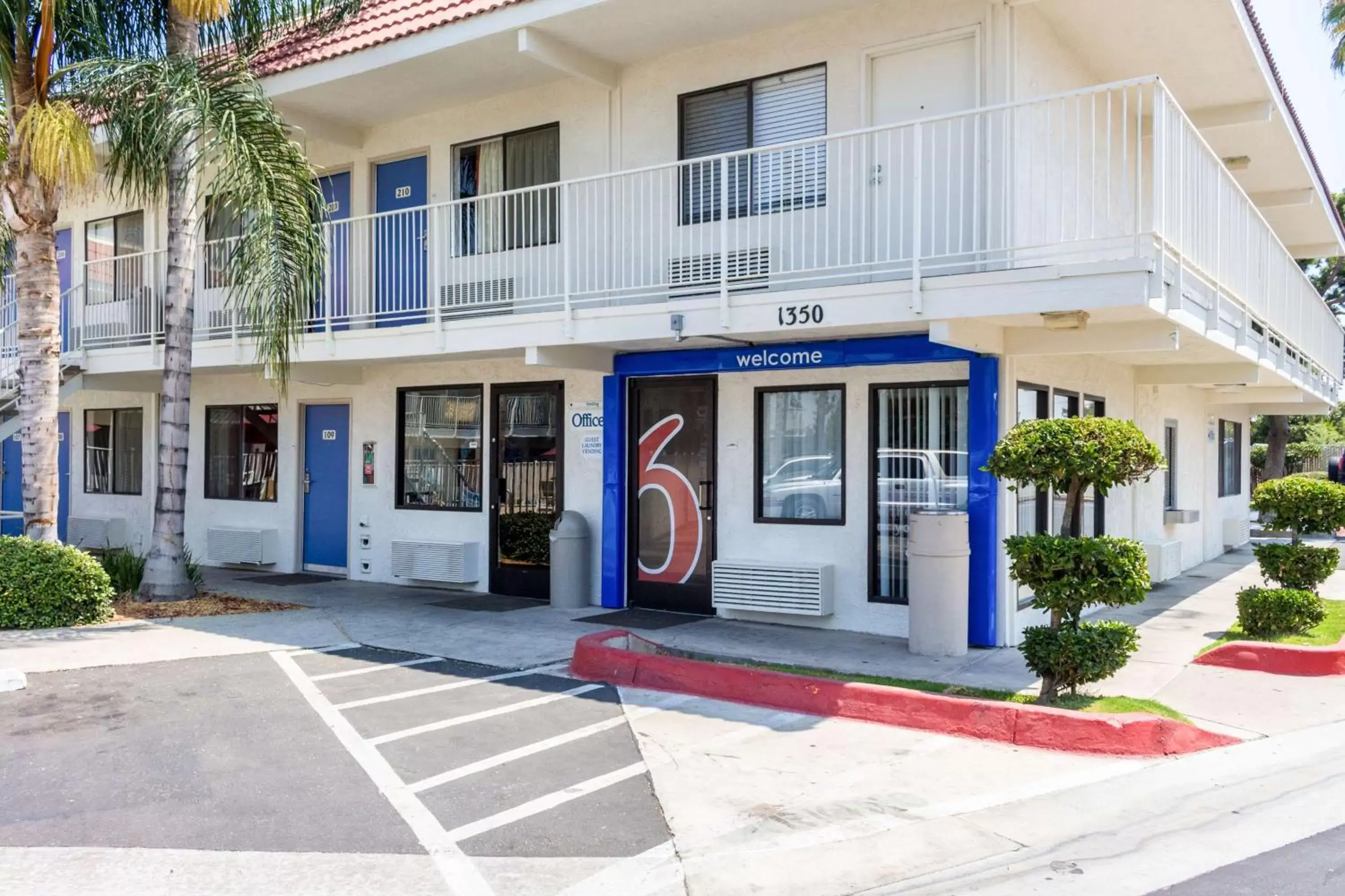 Property Building in Motel 6-Bakersfield, CA - Convention Center