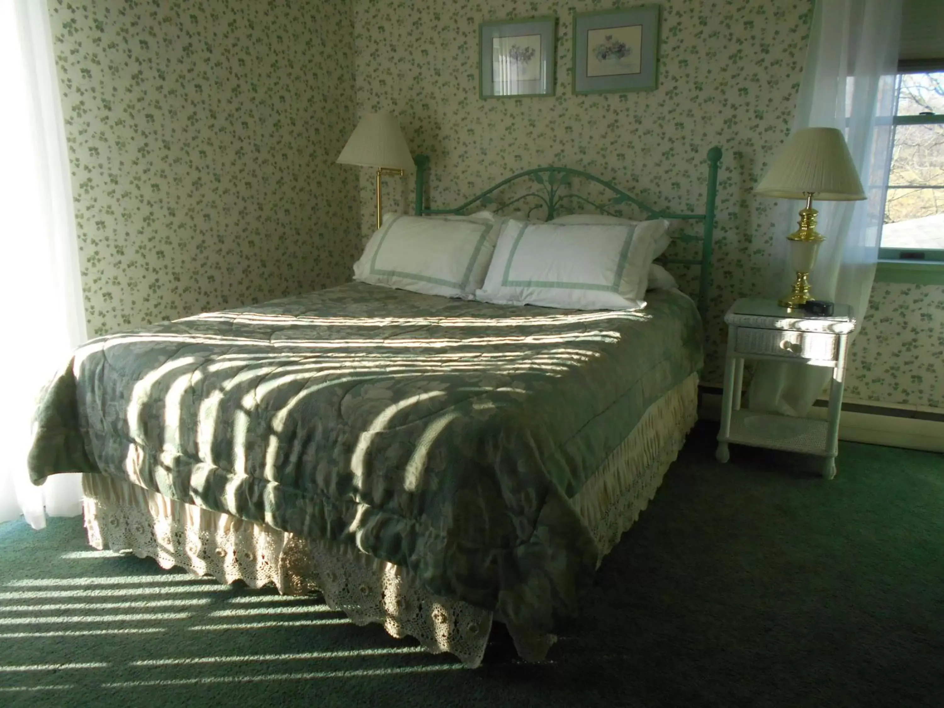 Bed in West Ridge Bed & Breakfast