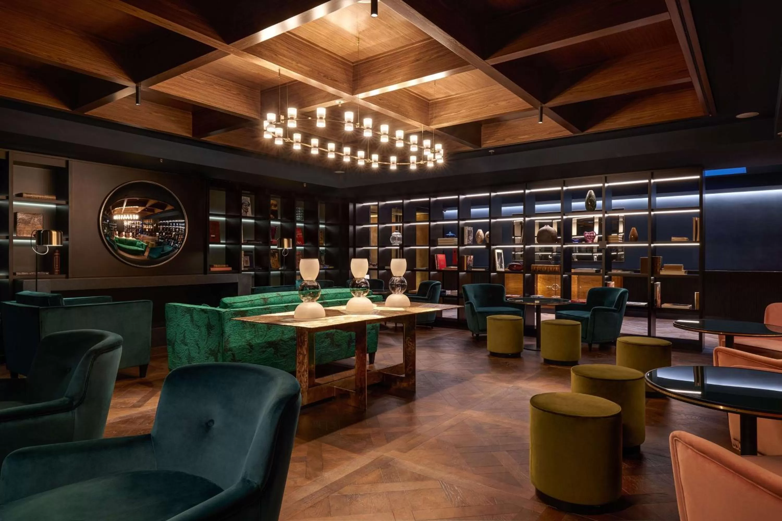 Lounge or bar in Hilton Rome Eur La Lama