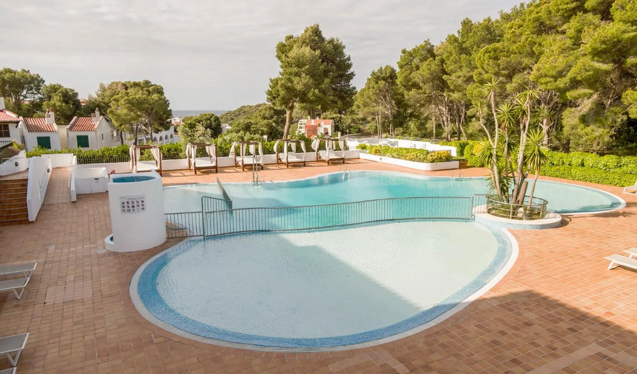 Swimming pool in Ilunion Menorca