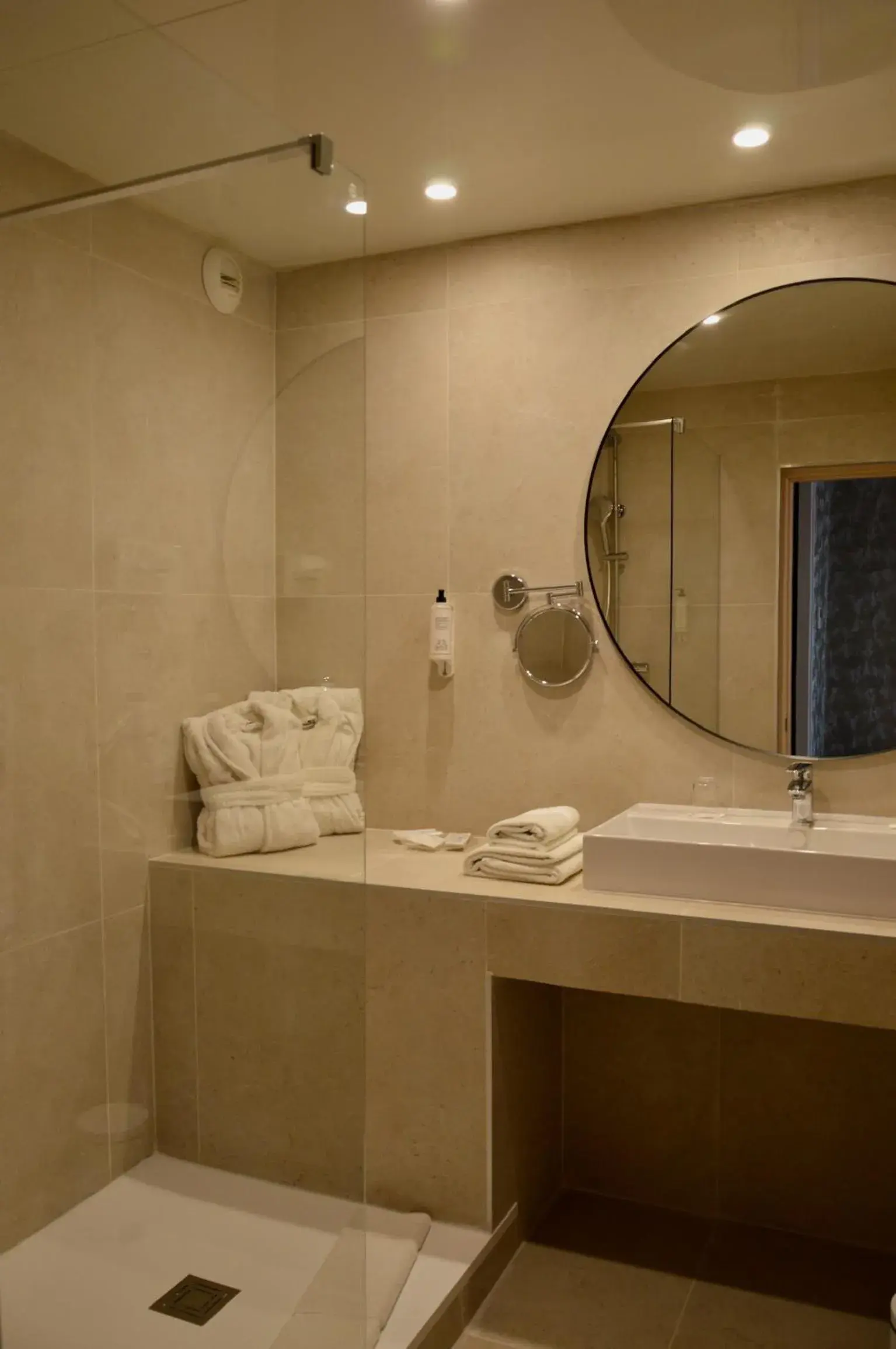 Bathroom in Best Western Sevan Parc Hotel