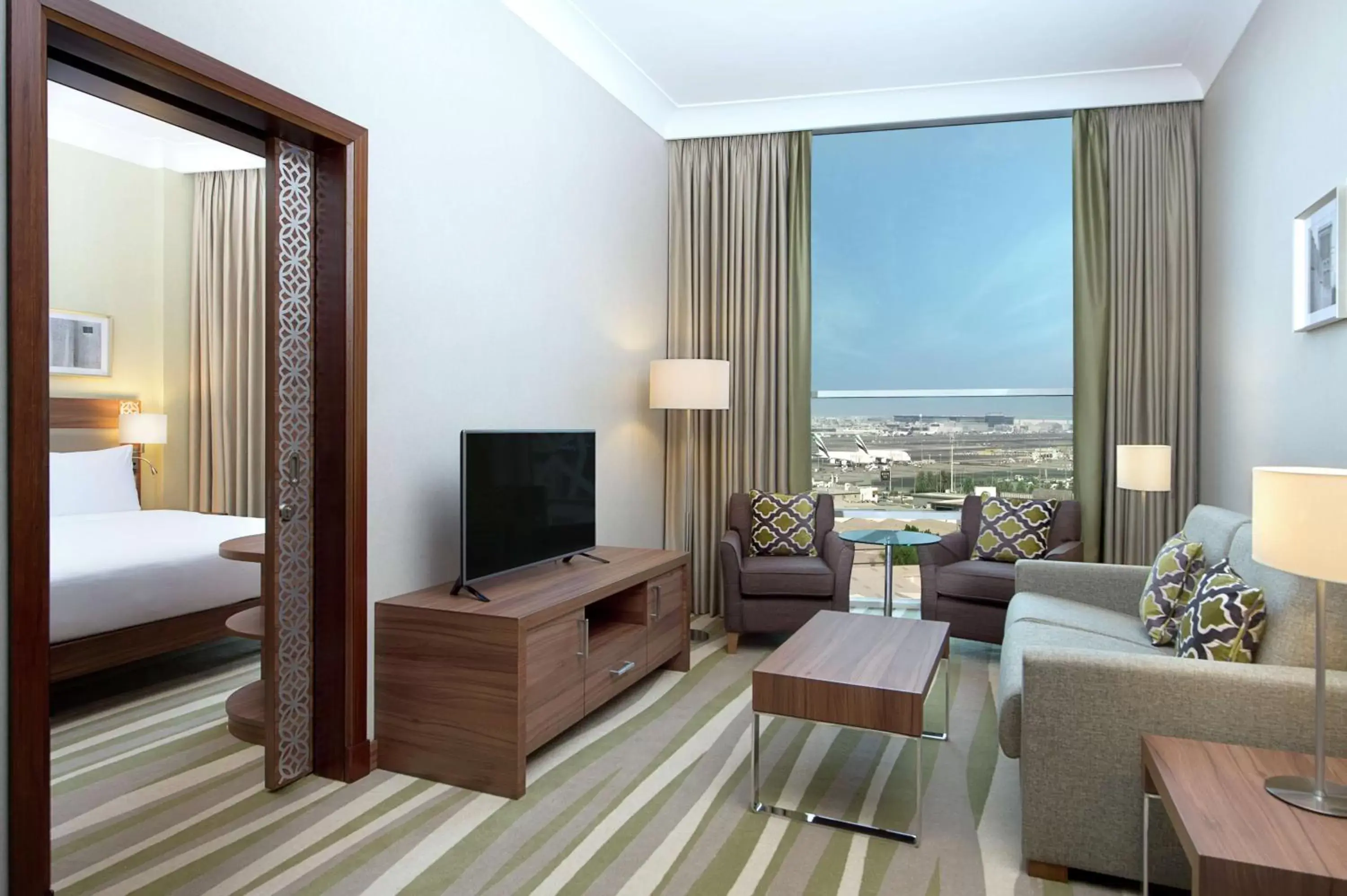 Living room, Seating Area in Hilton Garden Inn Dubai Al Muraqabat - Deira