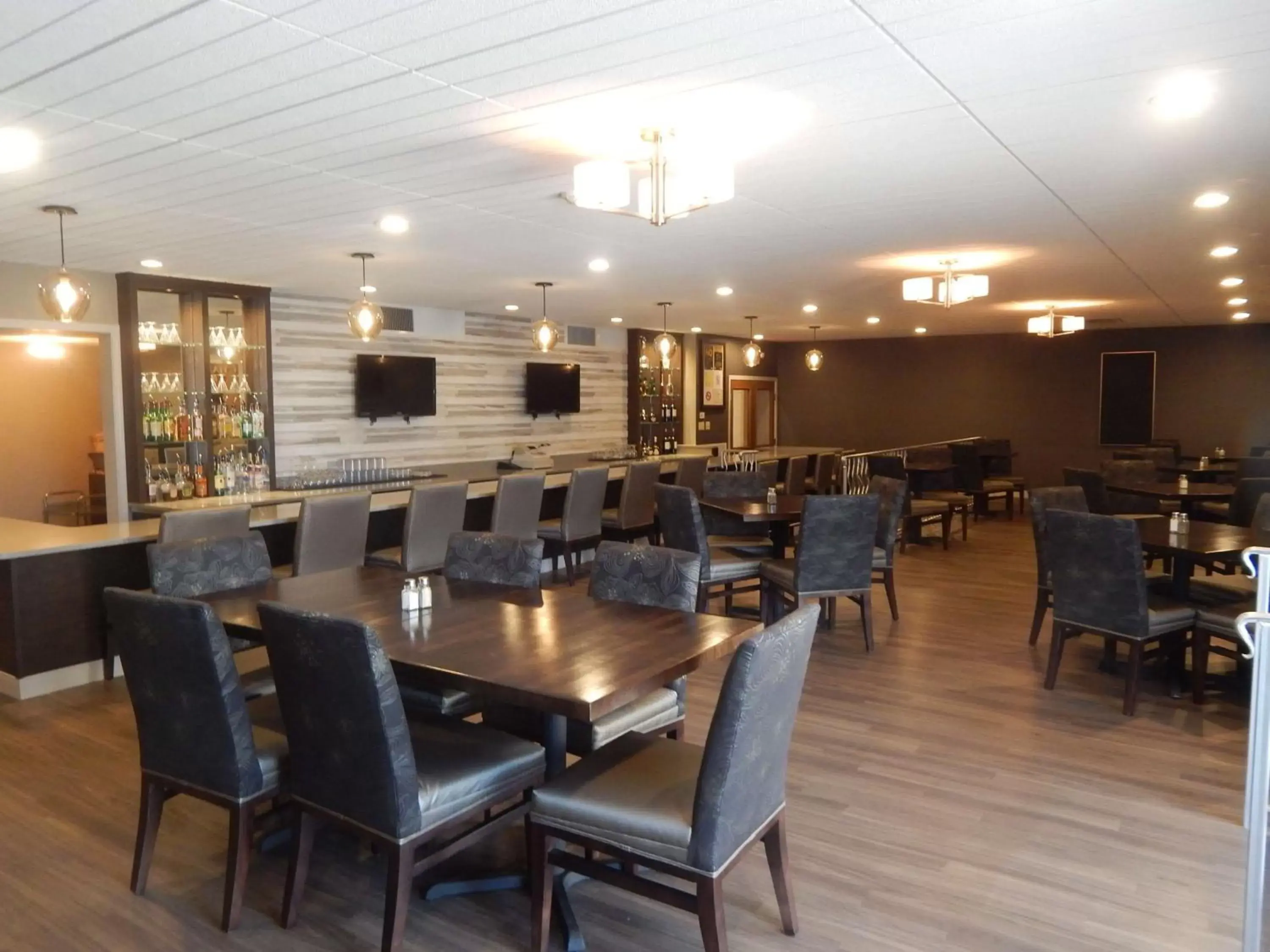 Restaurant/Places to Eat in Best Western Plus Bradford Inn