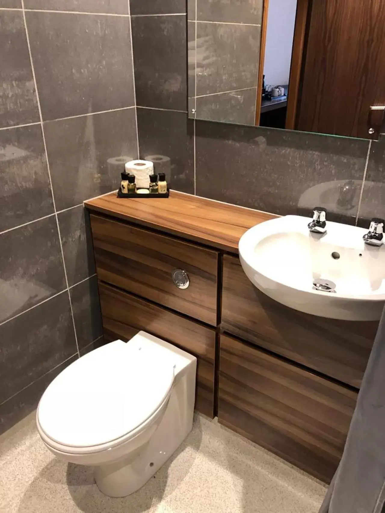 Bathroom in Raglan Lodge