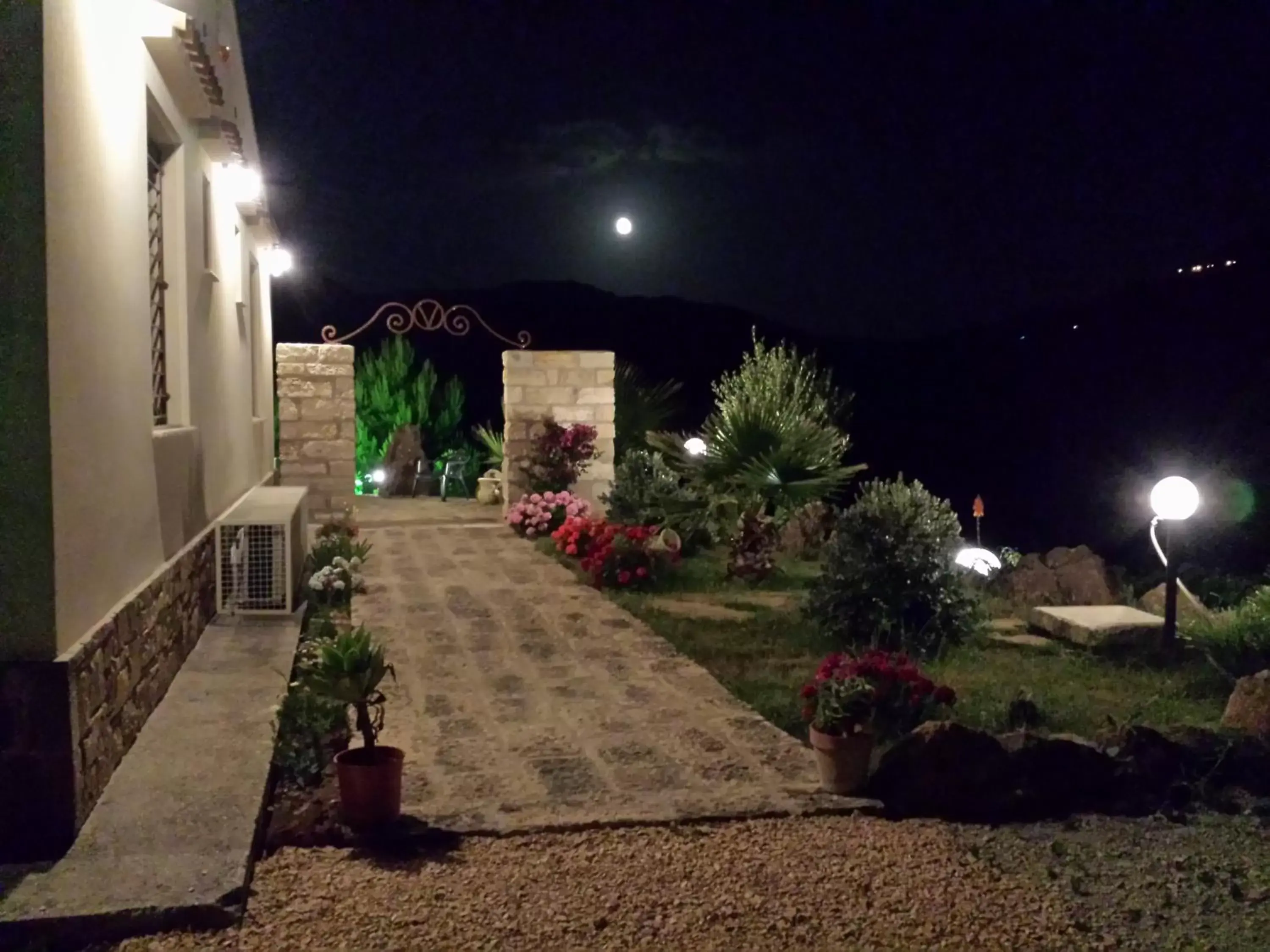 Night, Garden in La Suite Di Segesta