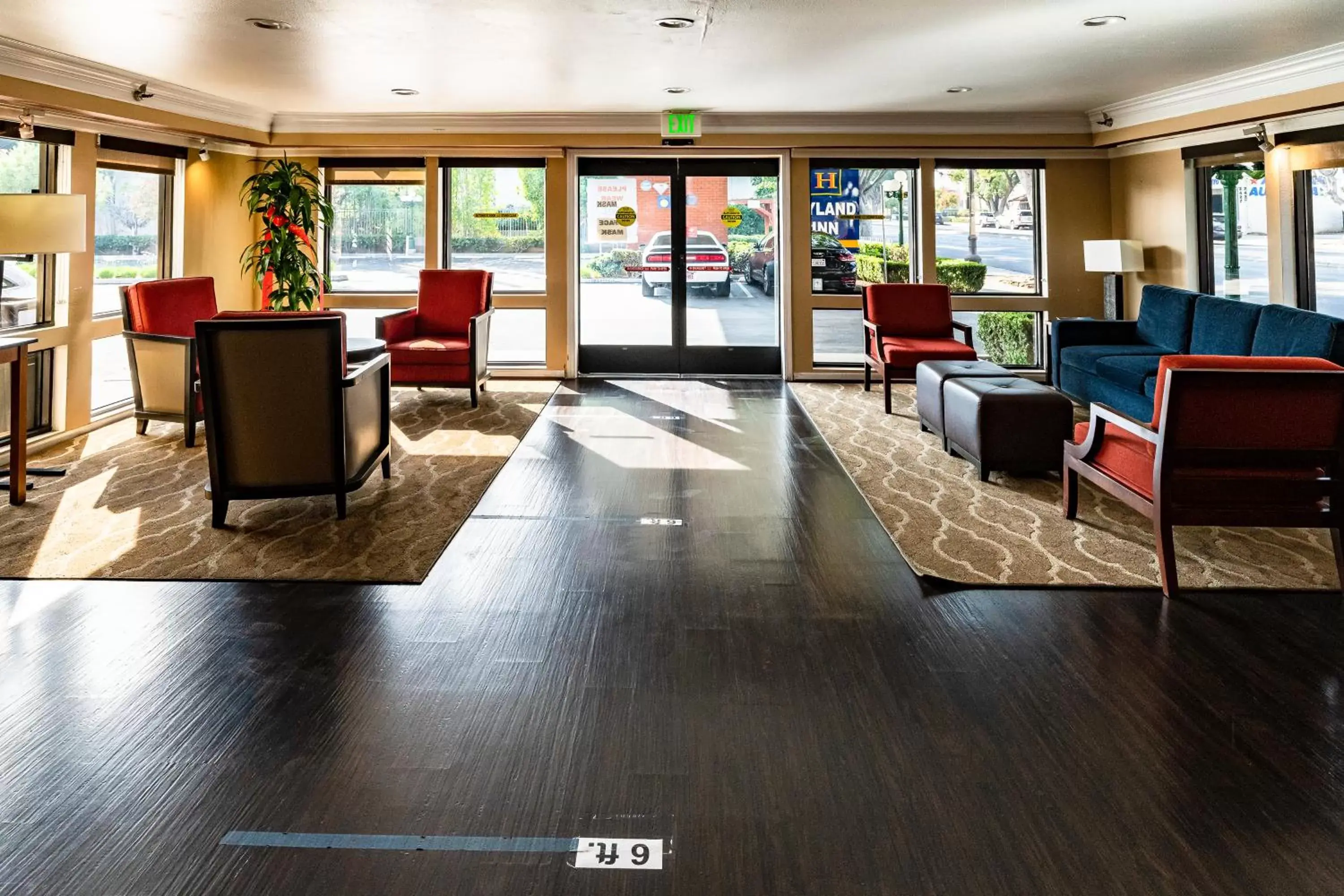 Lobby or reception, Lobby/Reception in Hyland Inn near Pasadena Civic Center