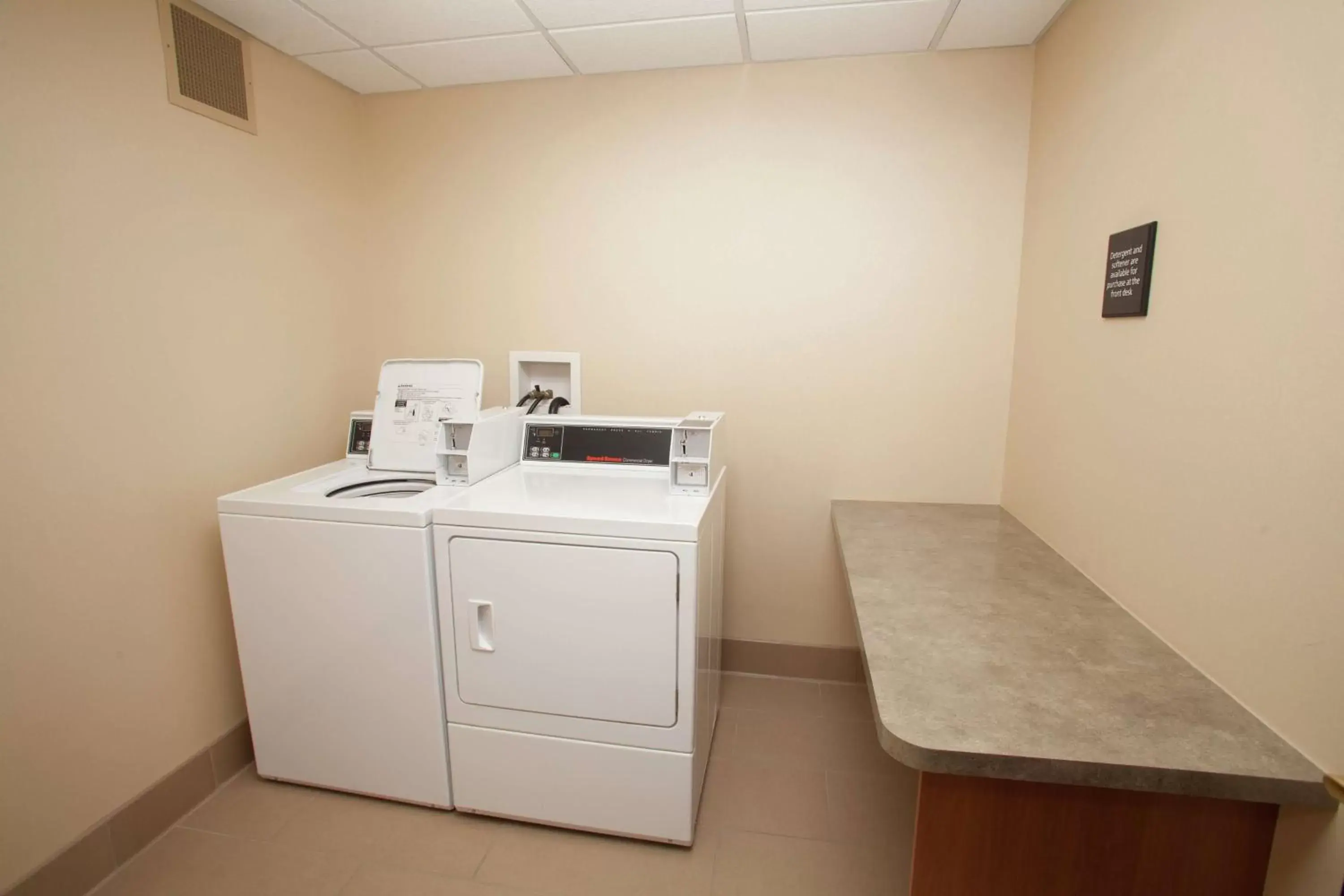 Sports, Kitchen/Kitchenette in Hampton Inn Elmira/Horseheads