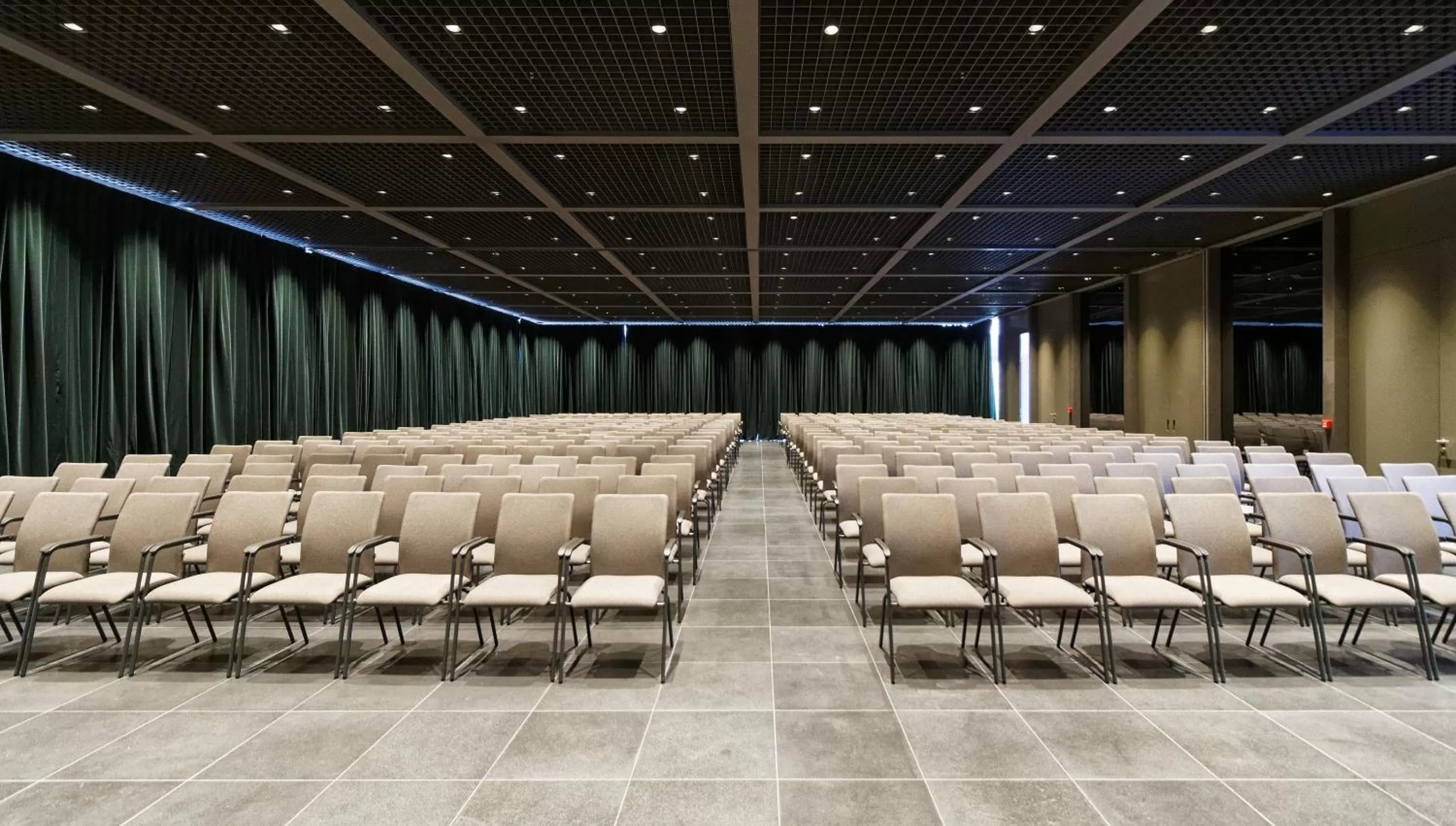 Meeting/conference room in Maritim Hotel Plaza Tirana