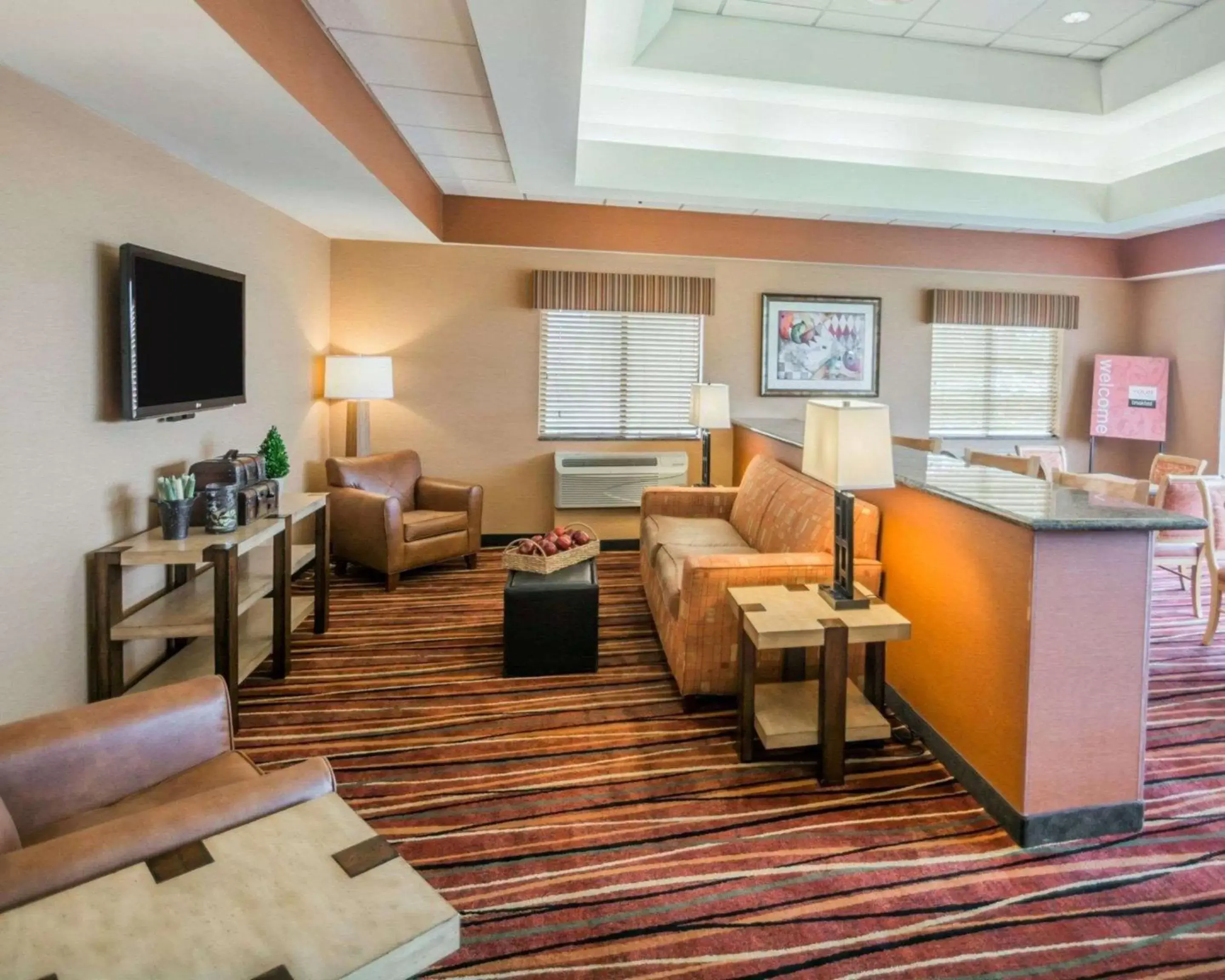 Lobby or reception, Seating Area in Comfort Inn - NYS Fairgrounds