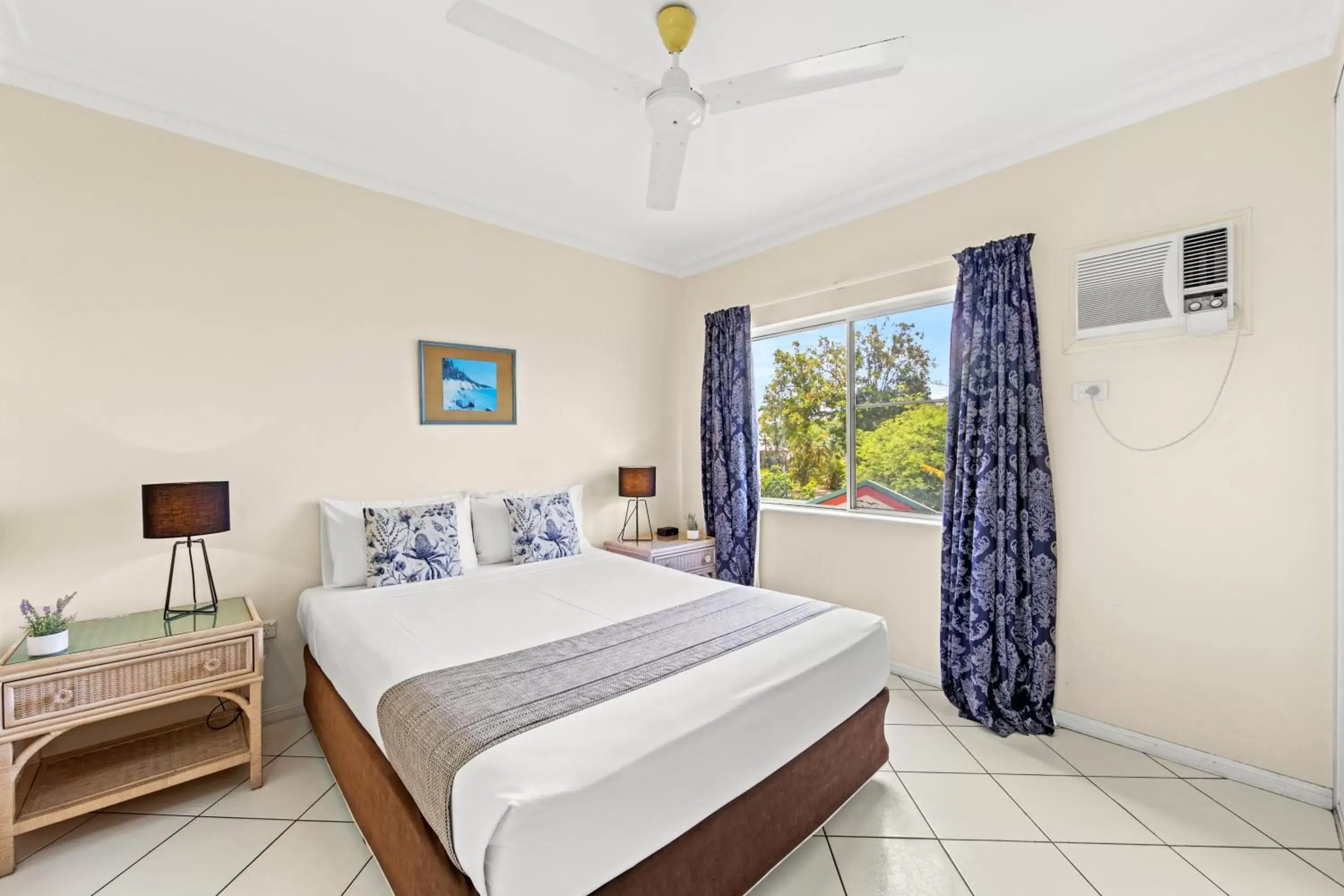 Bedroom, Bed in Koala Court Holiday Apartments