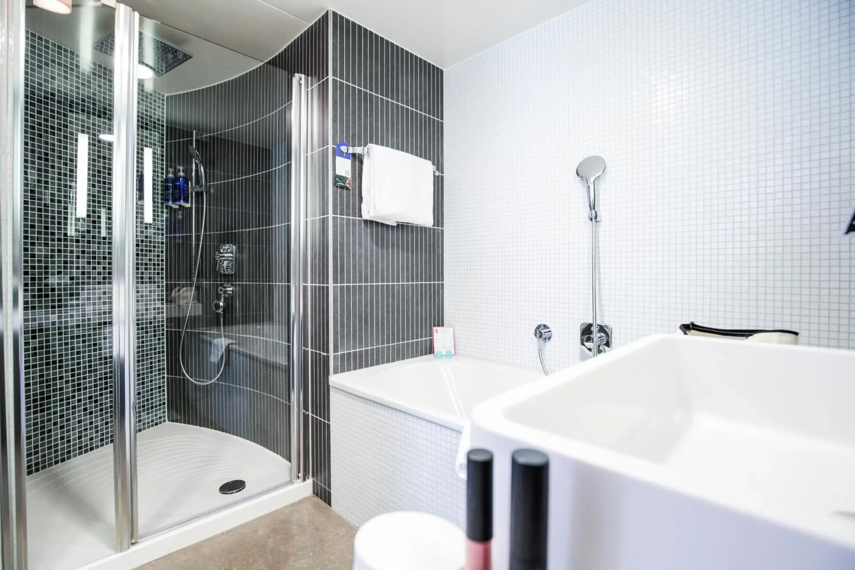 Shower, Bathroom in Novotel Suites Luxembourg