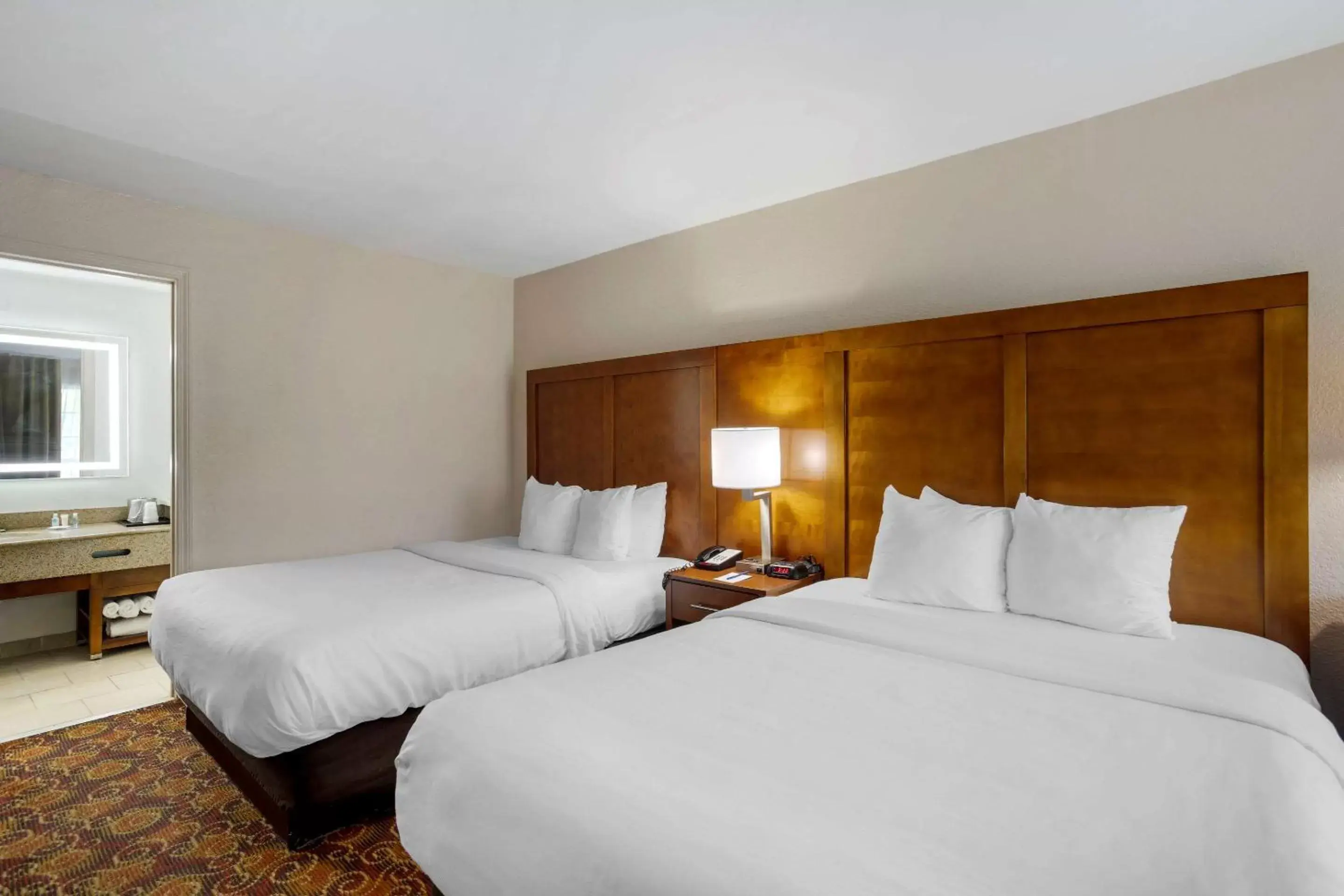 Bedroom, Bed in Comfort Inn Downtown Nashville - Music City Center