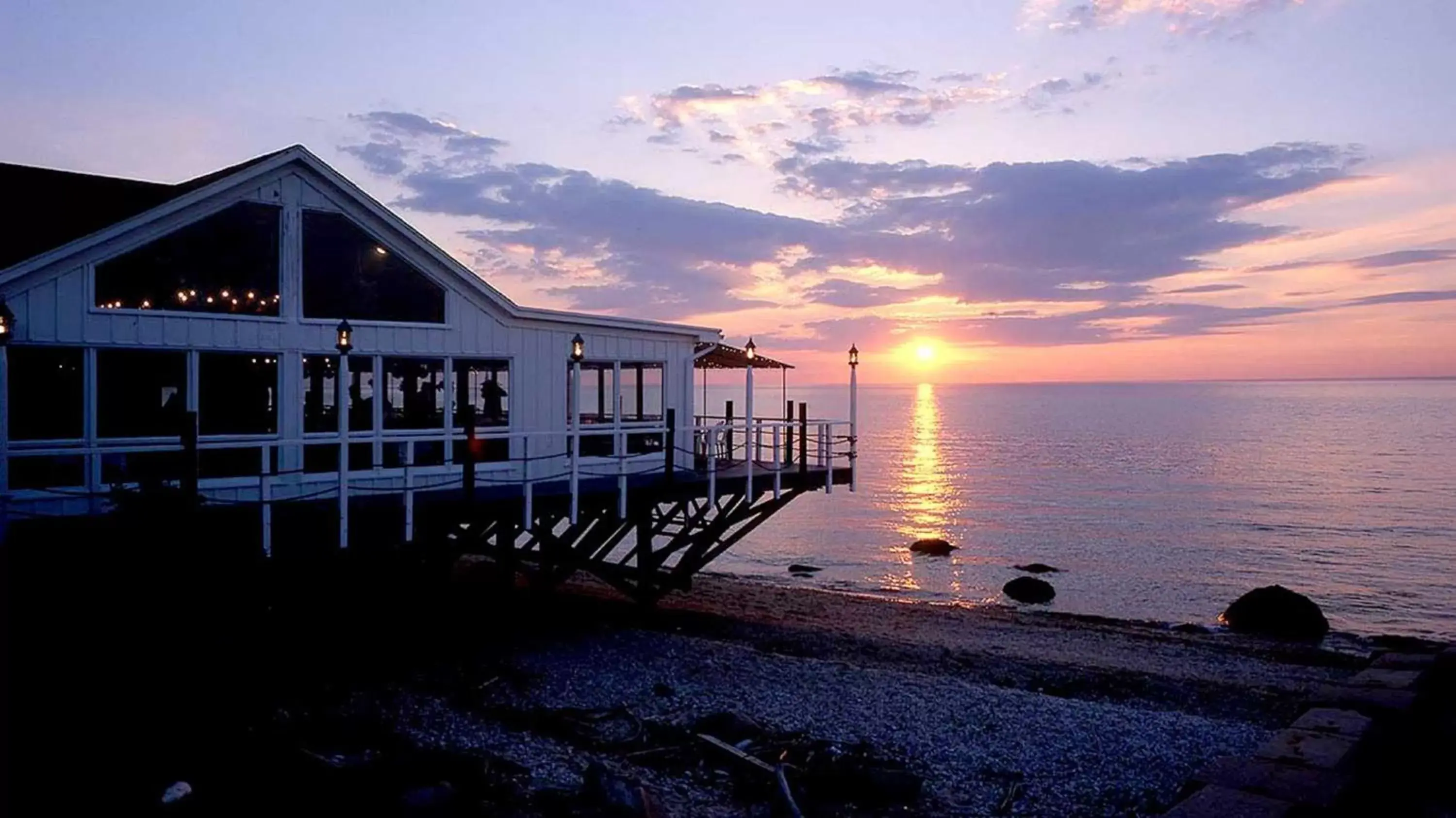 Property building, Sunrise/Sunset in Sound View Greenport