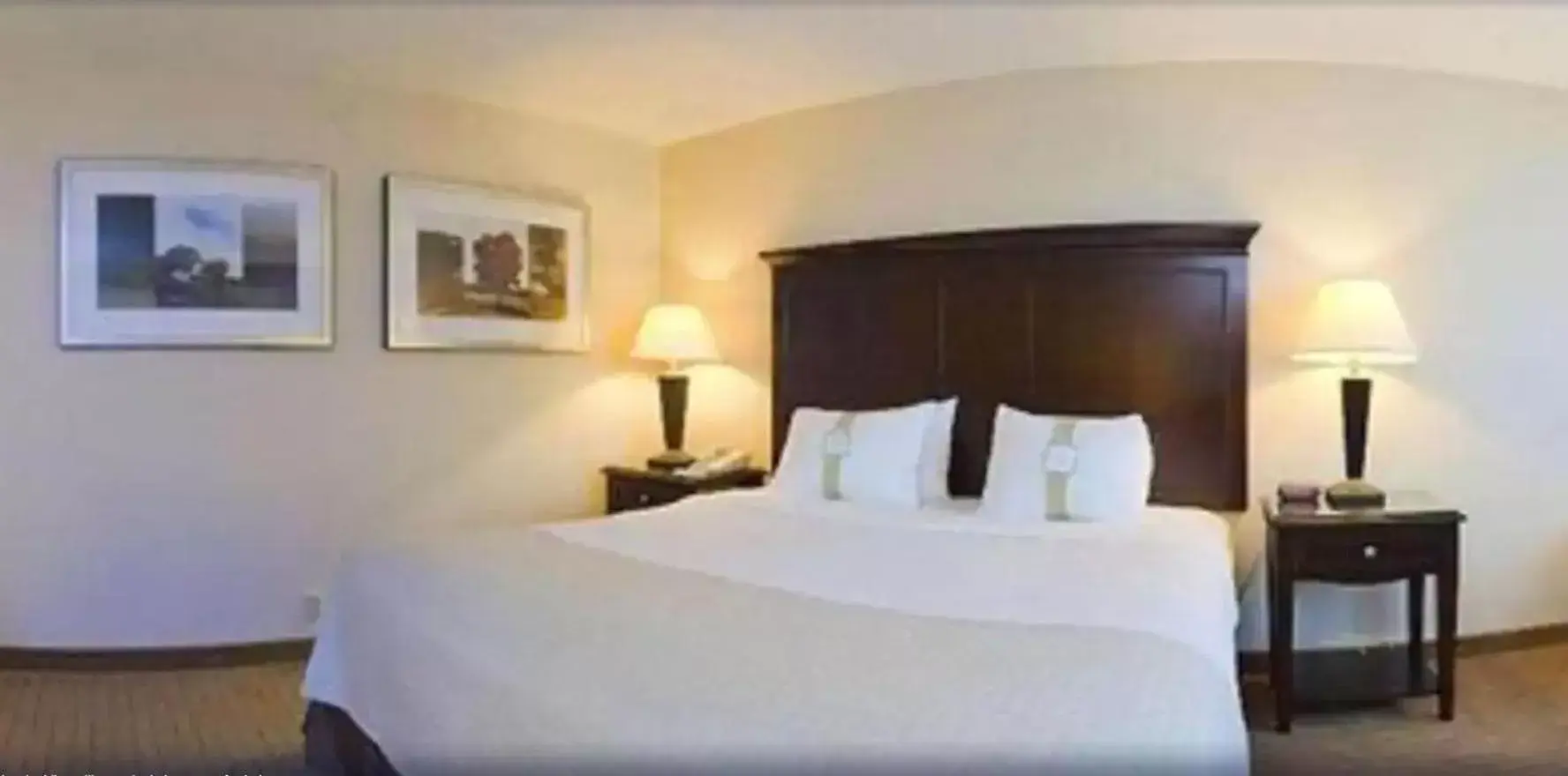 Bed in Holiday Inn Birmingham-Airport, an IHG Hotel