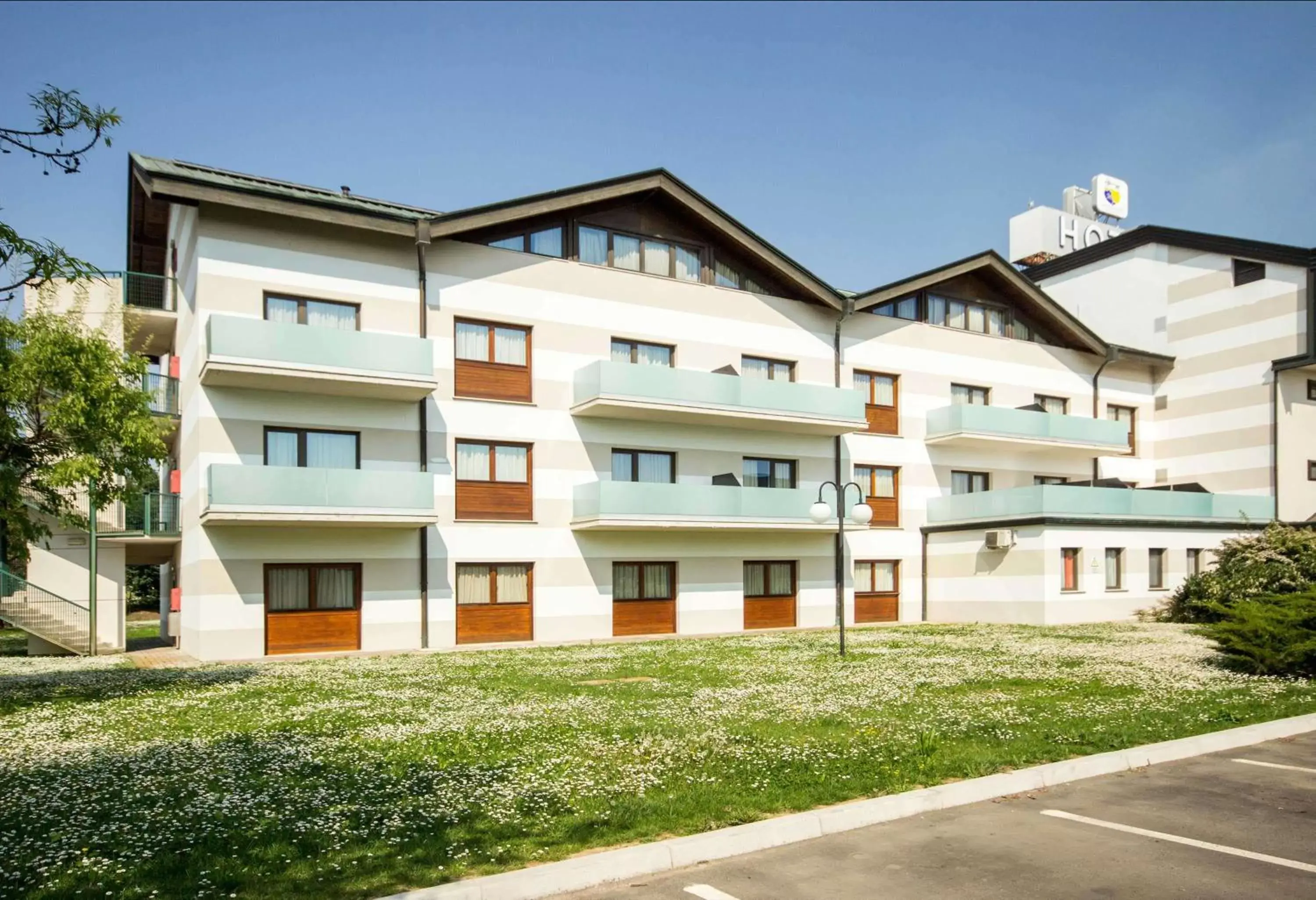 Property Building in Best Western Modena District